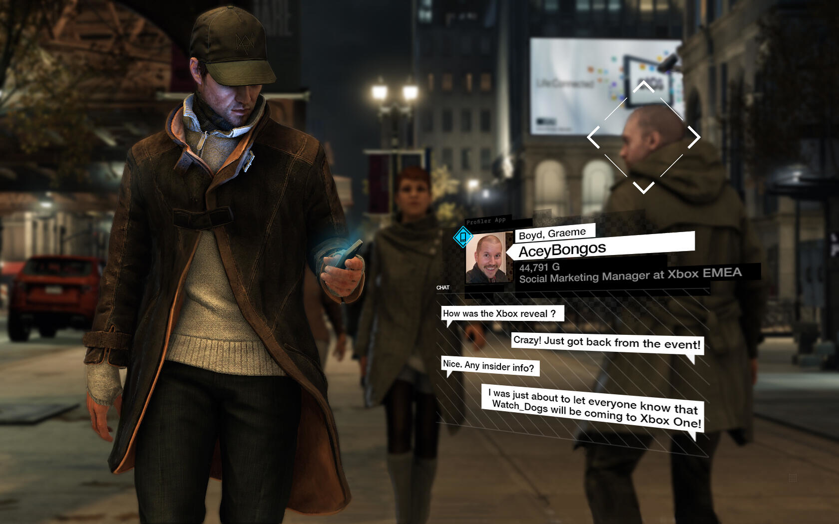 Scena del gioco Watch Dogs: un uomo con un cappello guarda il suo telefono, compaiono fumetti con testo.