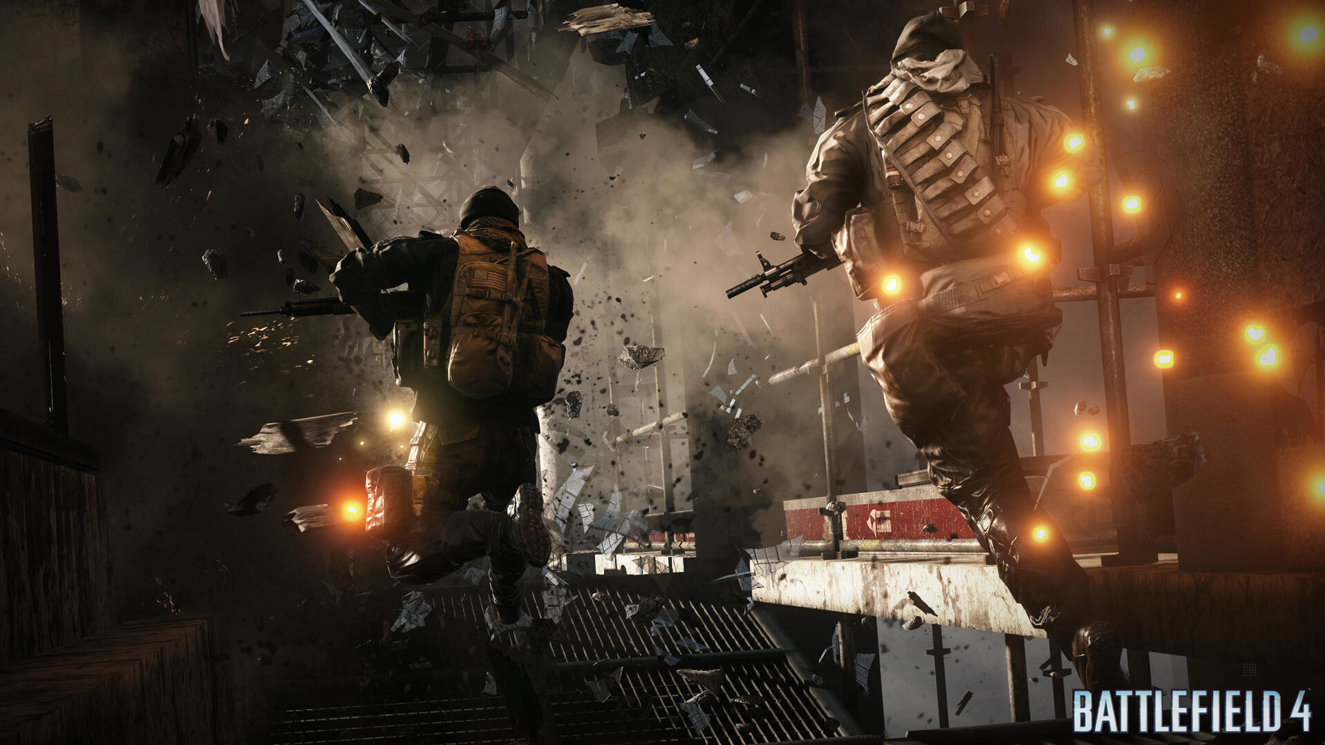Soldati saltano durante un'esplosione con detriti. Logo Battlefield 4 in basso a destra.