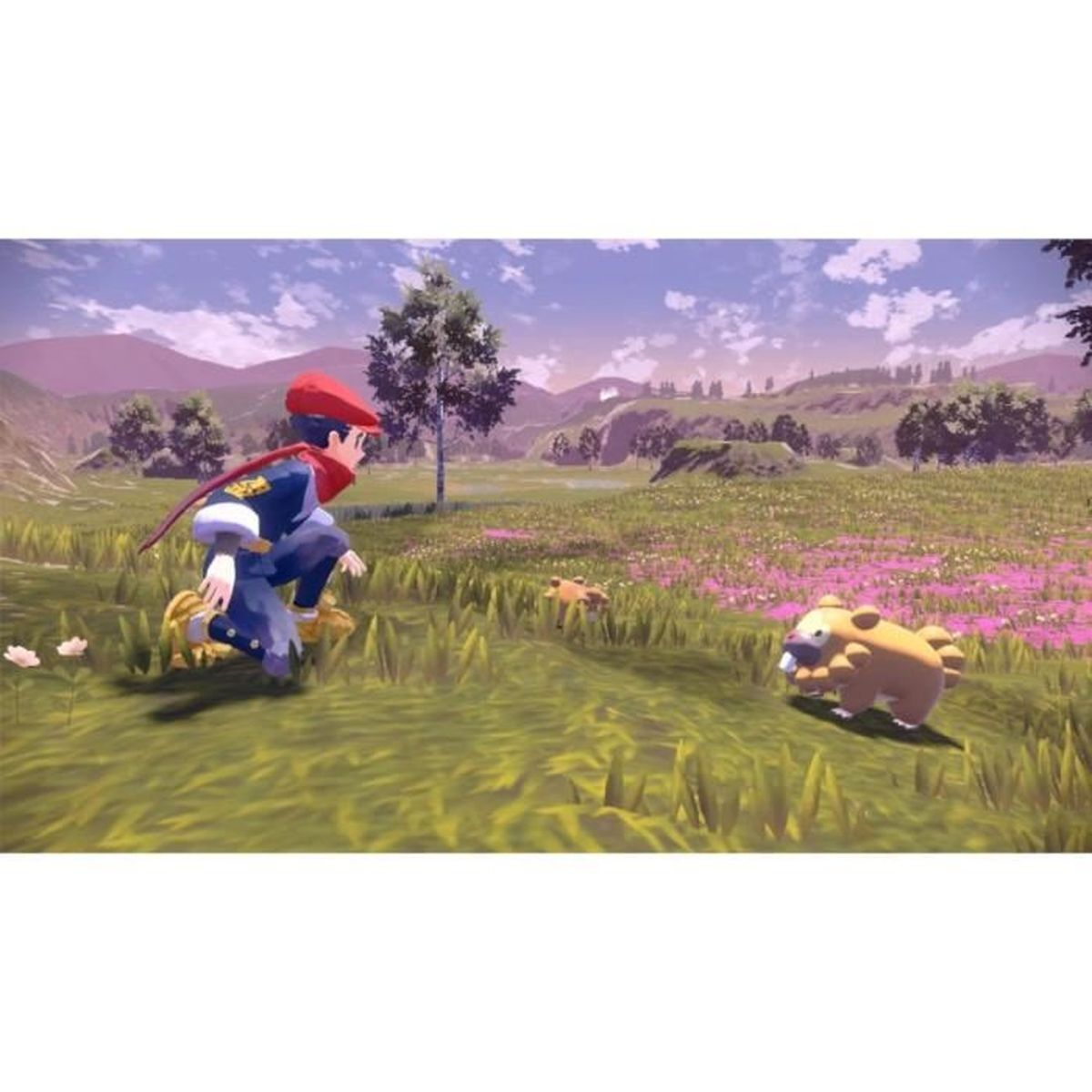 Postać w czerwonym kapeluszu i niebieskim stroju klęczy na polu z Pokemonem.