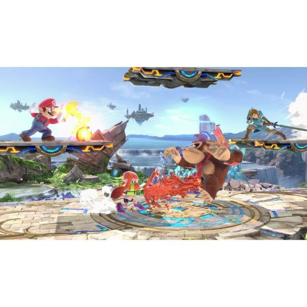 Postacie z Super Smash Bros. Ultimate walczące na scenie, w tym Mario i Link.