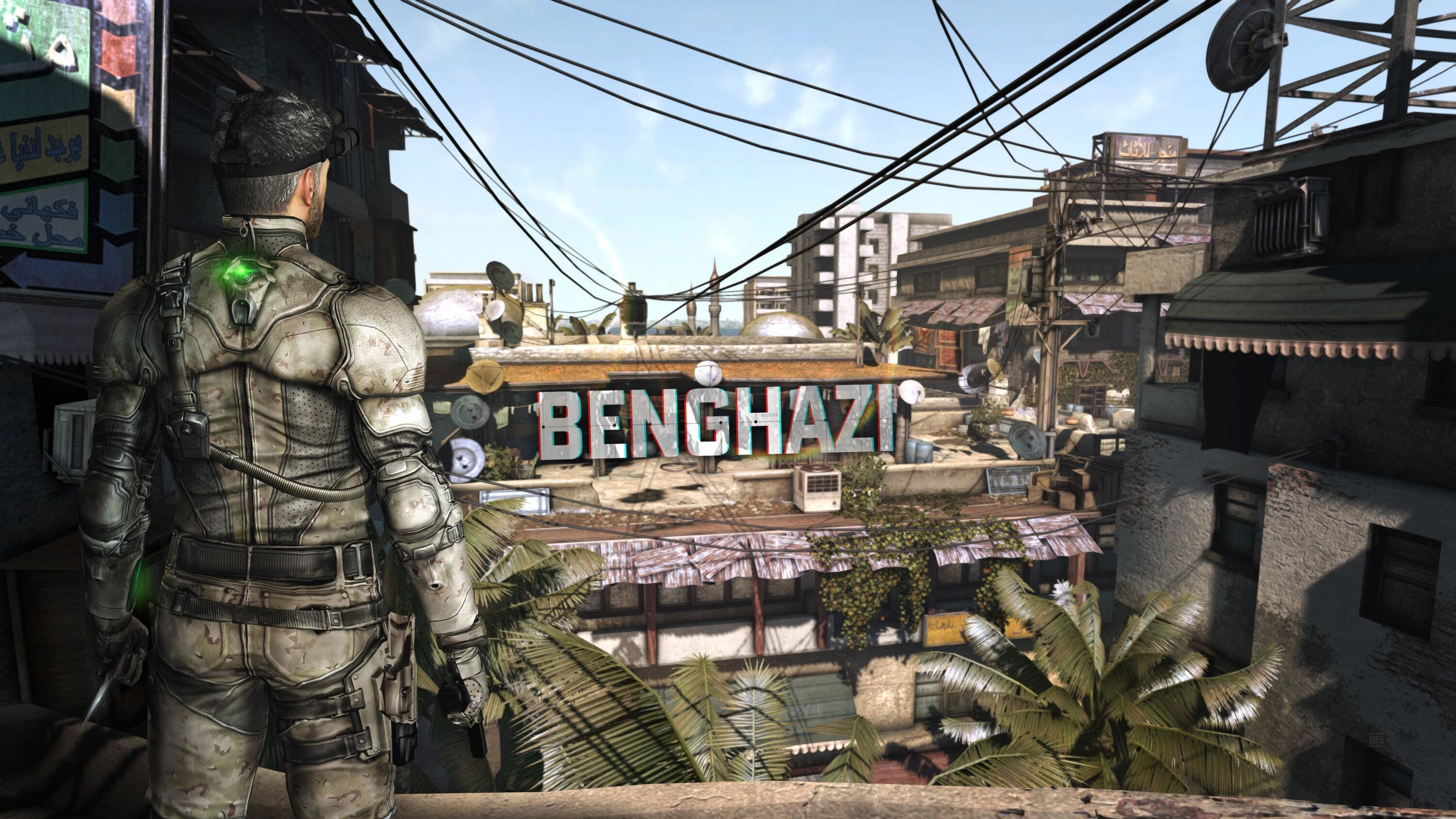 Scena z gry Splinter Cell w Bengazi. Mężczyzna w garniturze stoi z nożem, patrząc na budynki.