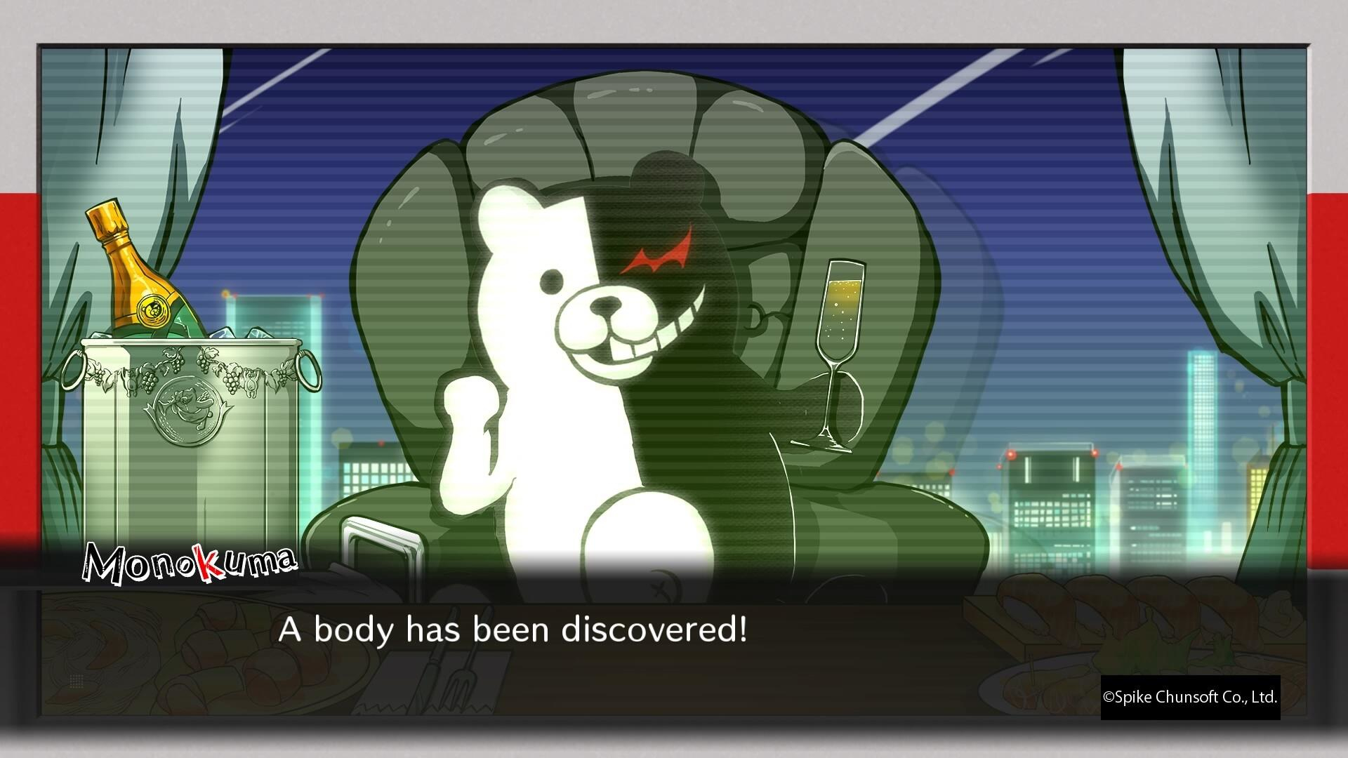 Personaggio dell'orso Monokuma in una stanza. Il testo dice: 'È stato scoperto un corpo!'