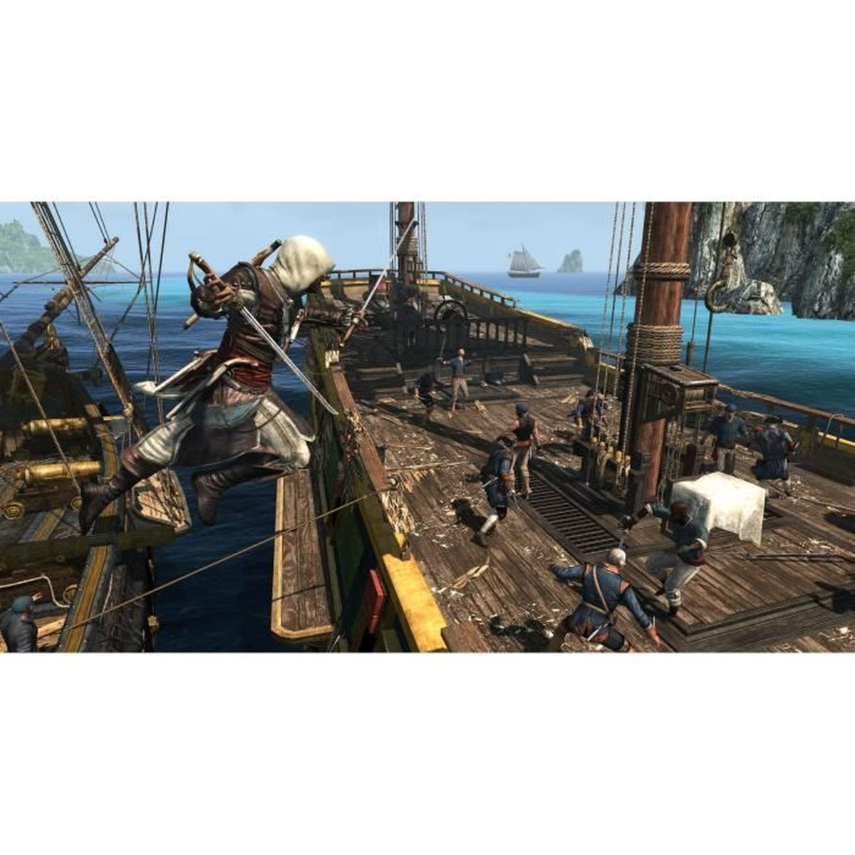 Scena z Assassin's Creed. Mężczyzna skacze z jednego statku na drugi, walcząc na pokładzie z innymi.