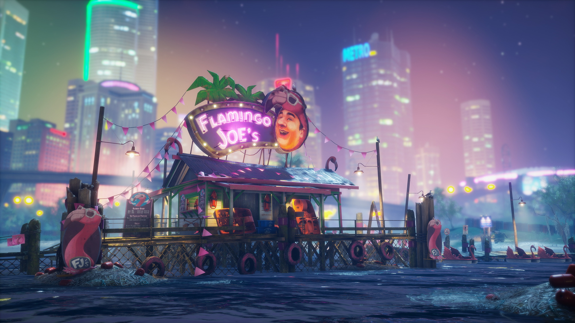 Znak Flamingo Joe's na molo. Panorama miasta i nocne niebo w tle. Woda na pierwszym planie.