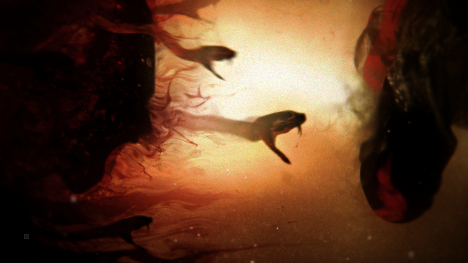 Węże wyłaniają się z ciemnych, zadymionych obszarów. Pomarańczowe tło z promieniami światła i czerwonymi akcentami.