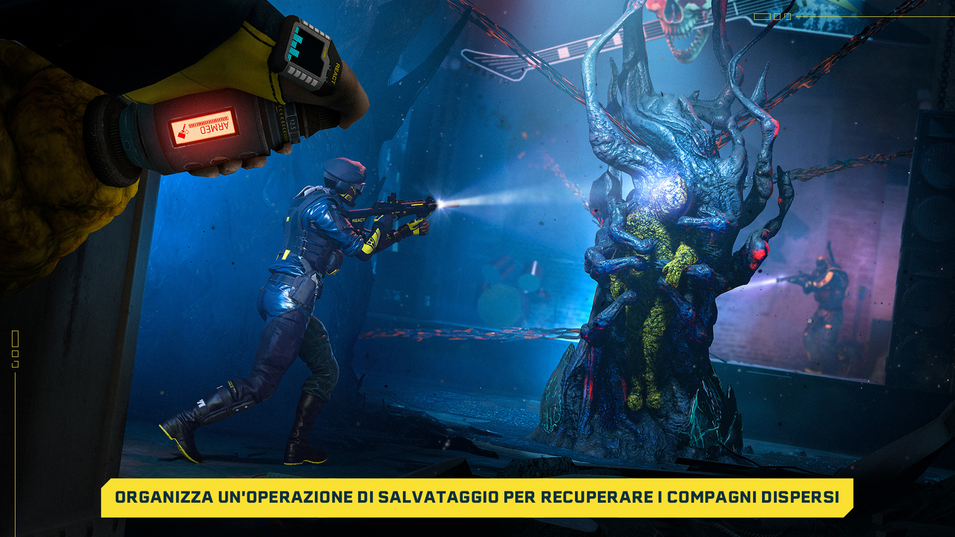 Soldato che mira con una pistola in una scena futuristica. Grande struttura simile a un albero a destra.