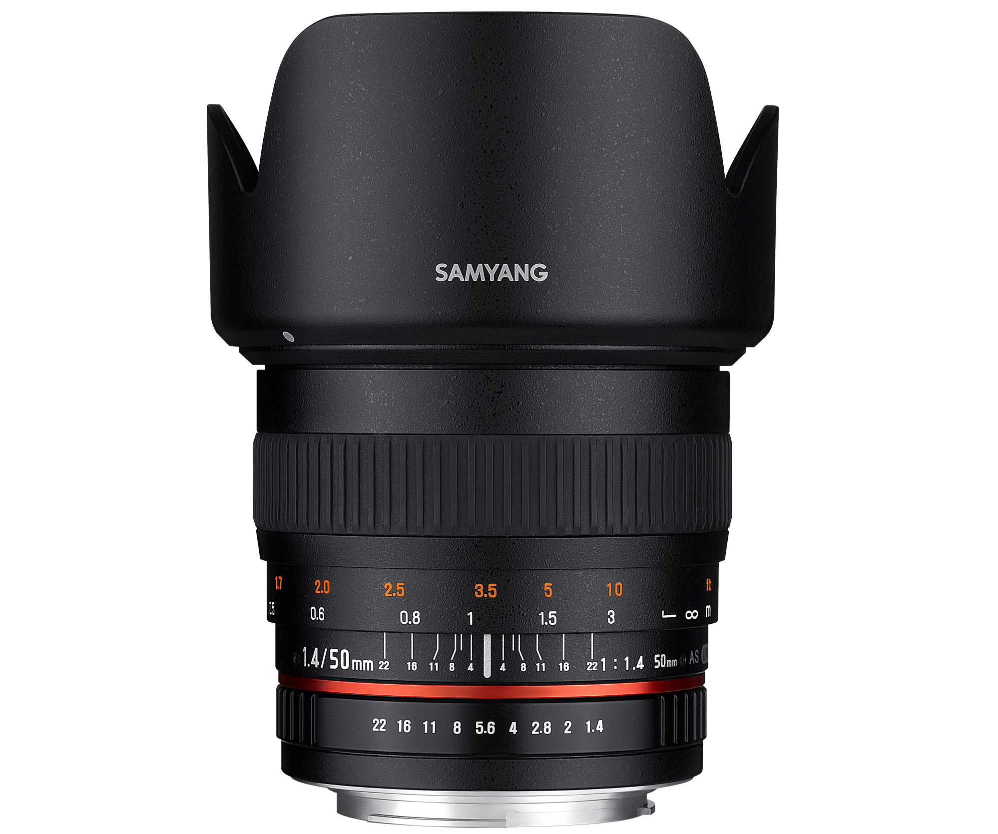 Ein 50mm 1.4 Samyang-Objektiv mit angesetzter Gegenlichtblende. Es ist schwarz mit Fokus- und Blendeneinstellungen.
