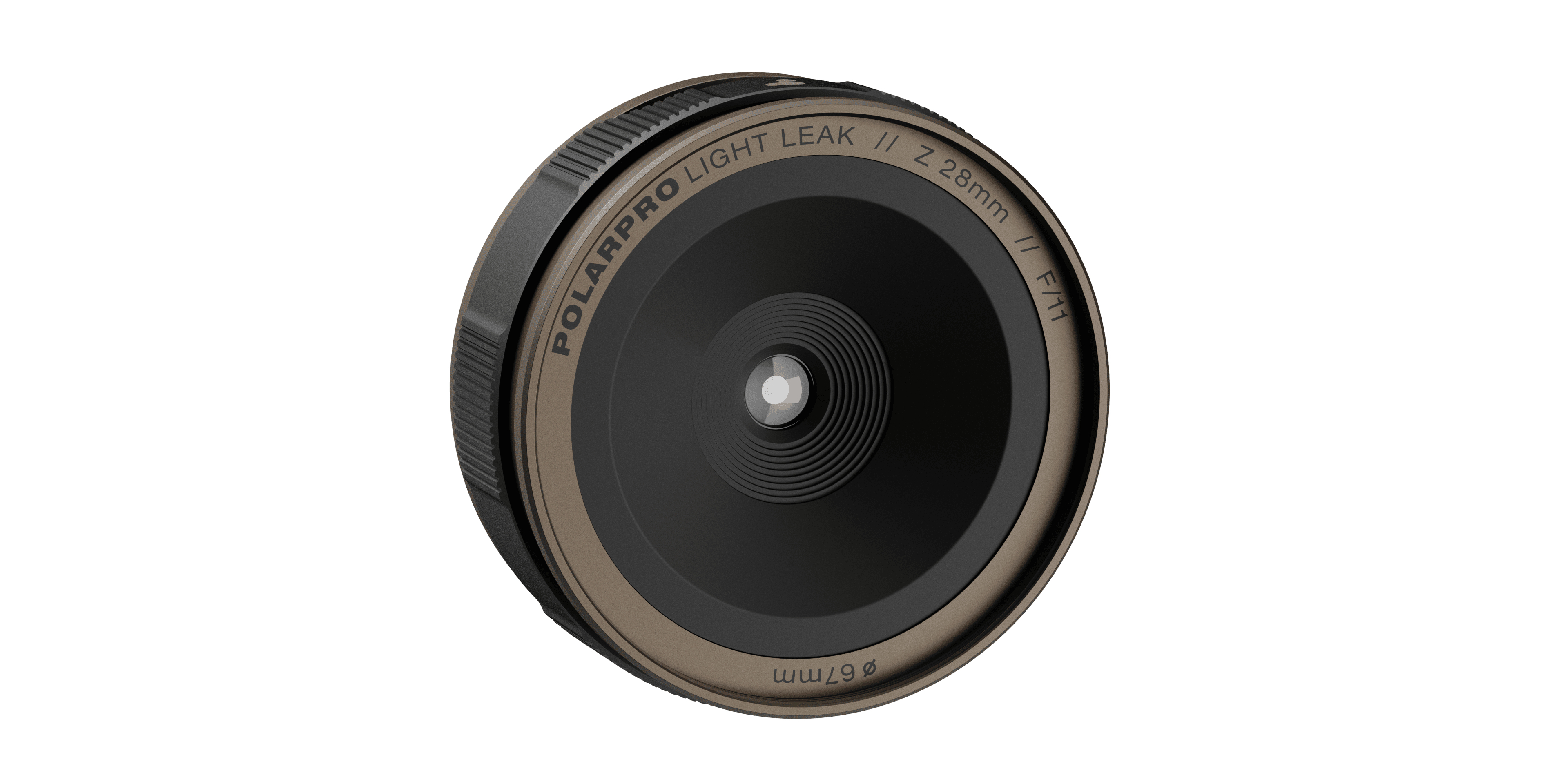 Zbliżenie obiektywu aparatu z oznaczeniami na obrzeżu.