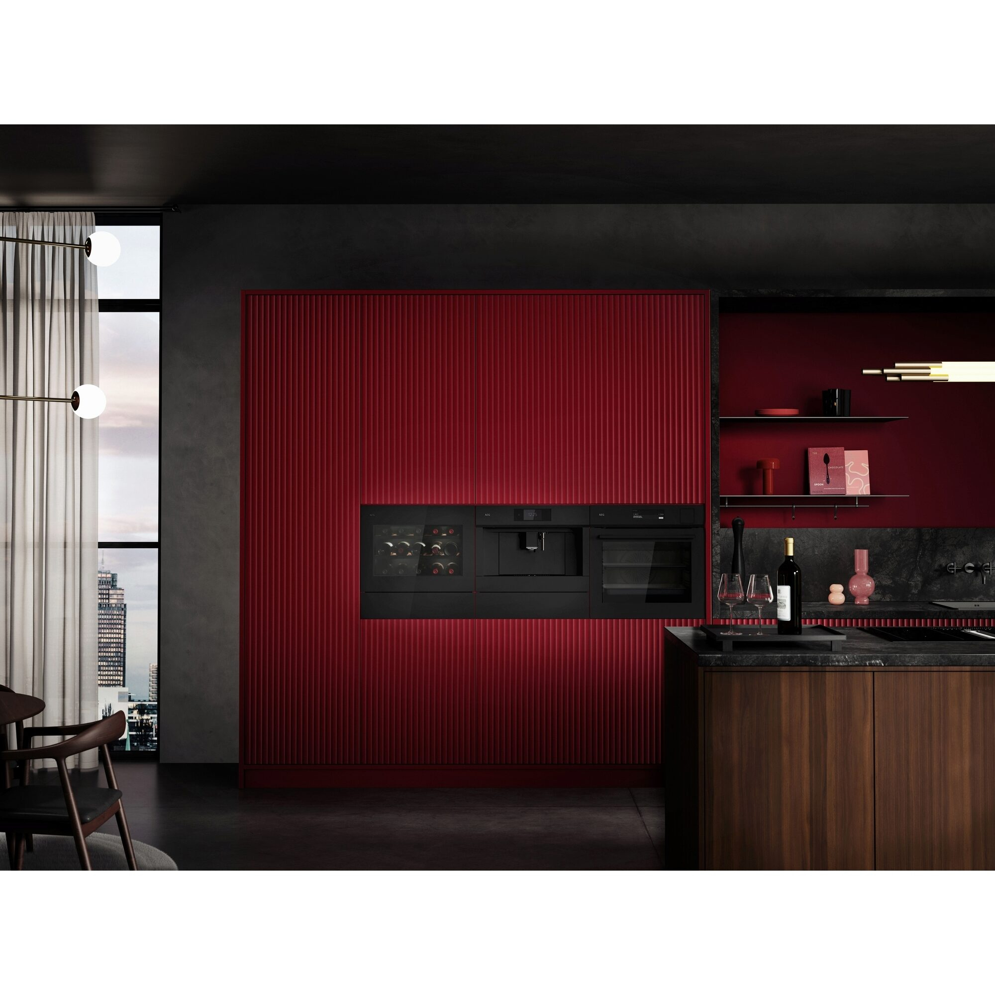 Un interno cucina moderno con pannelli murali rossi ed elettrodomestici neri a incasso.