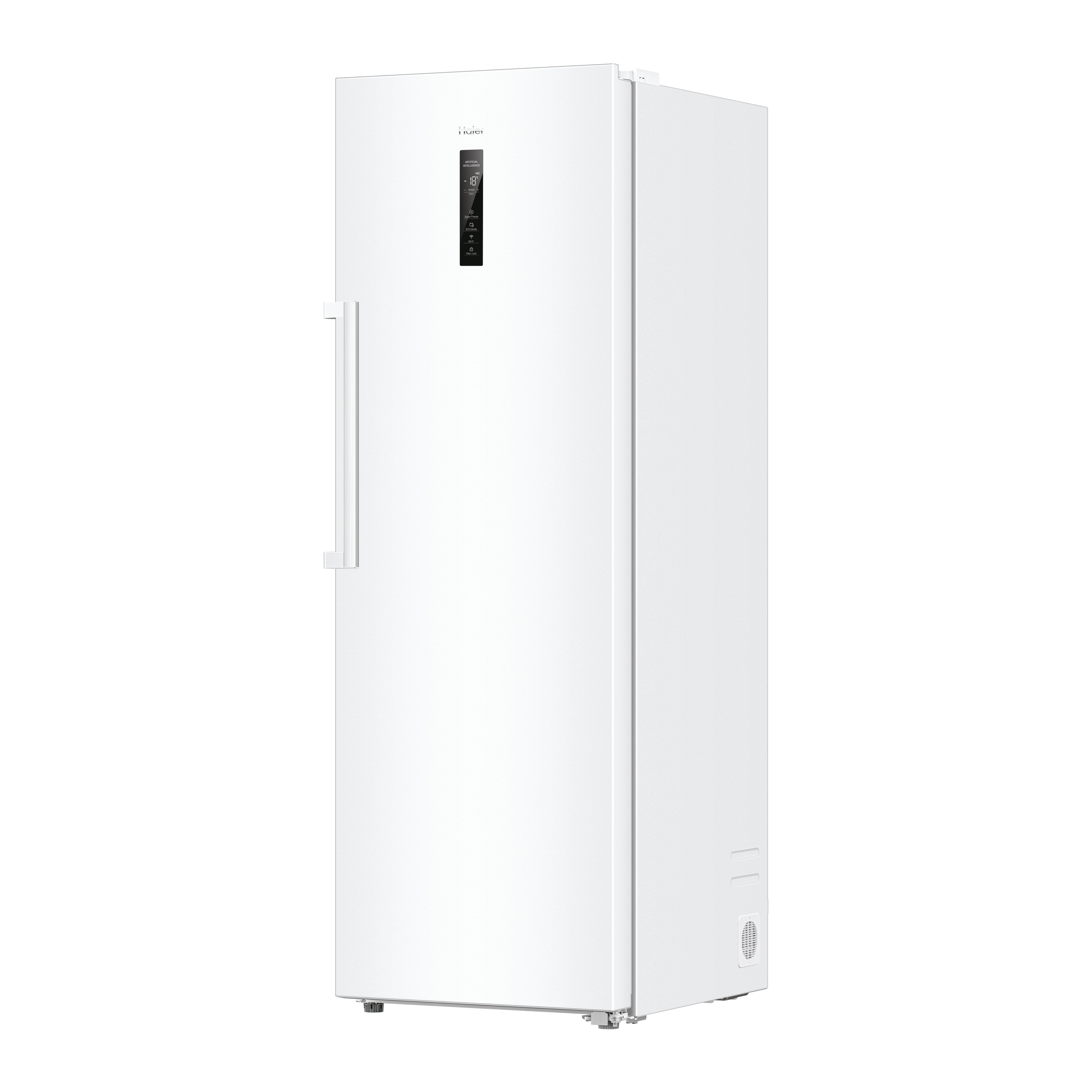 Un congelatore Haier bianco. È alto con una maniglia a sinistra e un pannello di visualizzazione. La prospettiva è angolata.