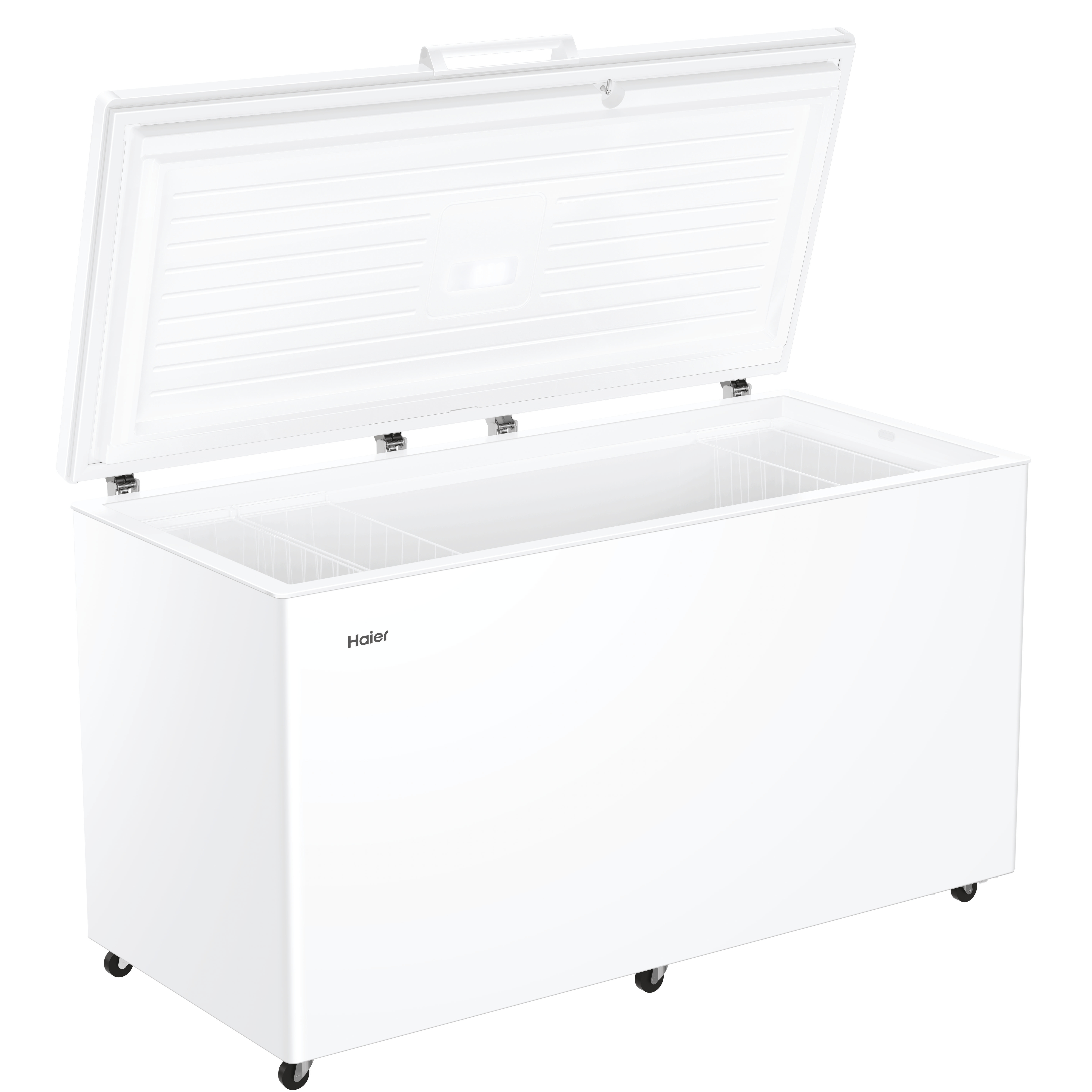 Congelatore a pozzetto Haier bianco, coperchio aperto. Mostra l'interno con una struttura in filo metallico. Sfondo bianco.