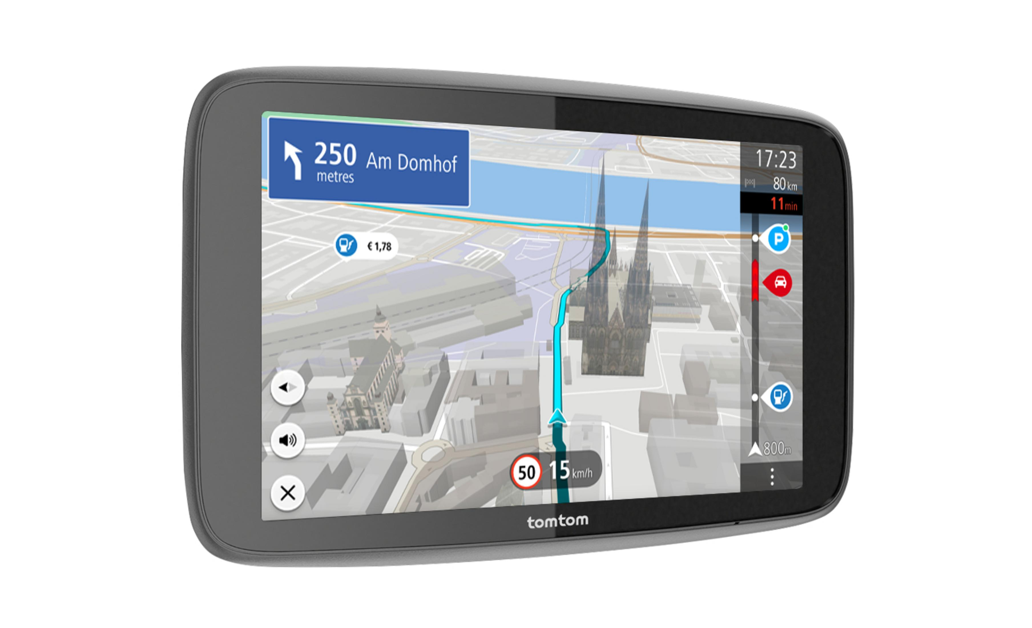 Urządzenie GPS pokazujące mapę ze wskazówkami, budynkiem i tekstem w języku angielskim.