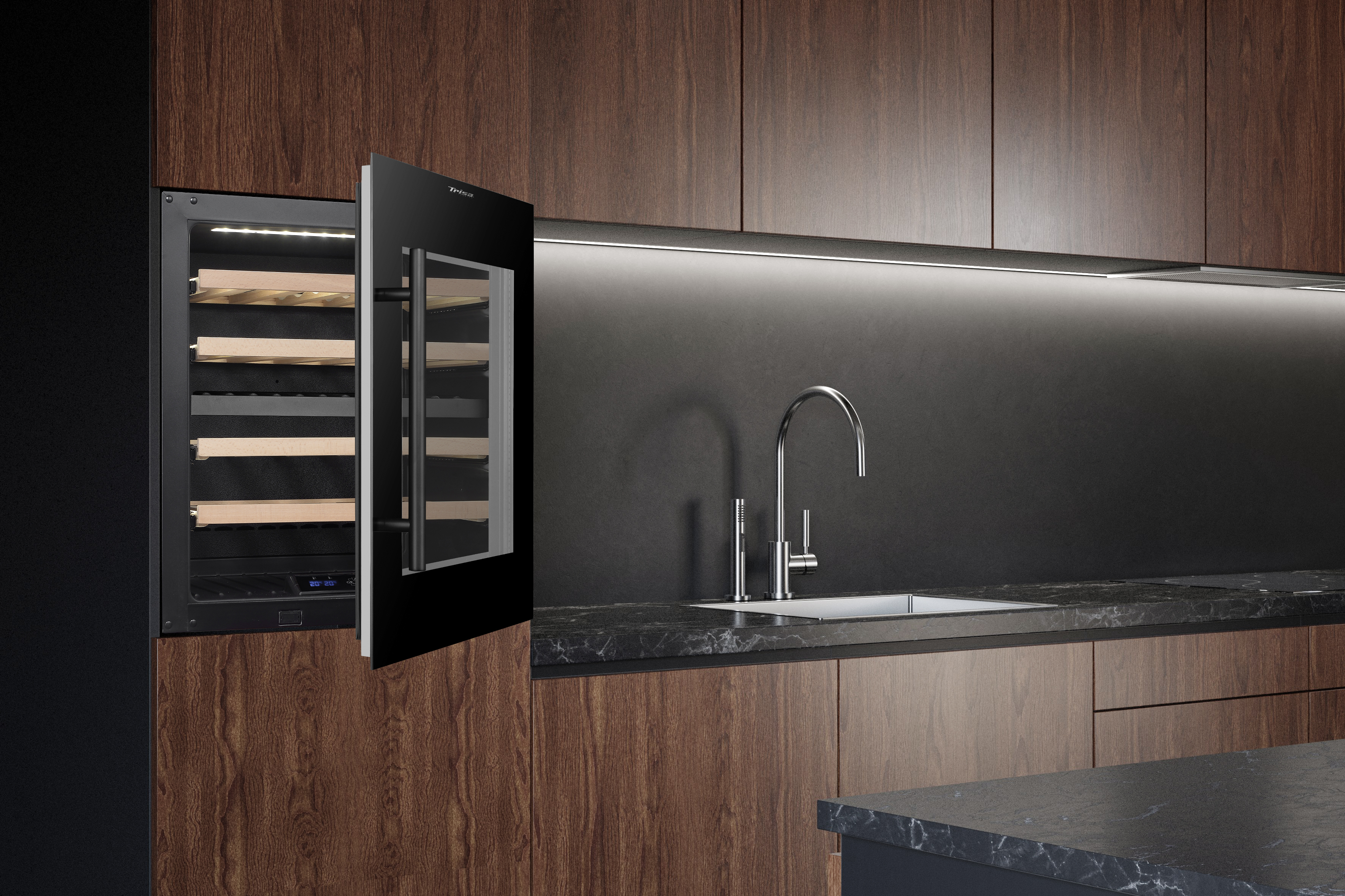 Moderne Küche mit Weinkühlschrank. Die Tür ist offen, ein Waschbecken ist sichtbar.