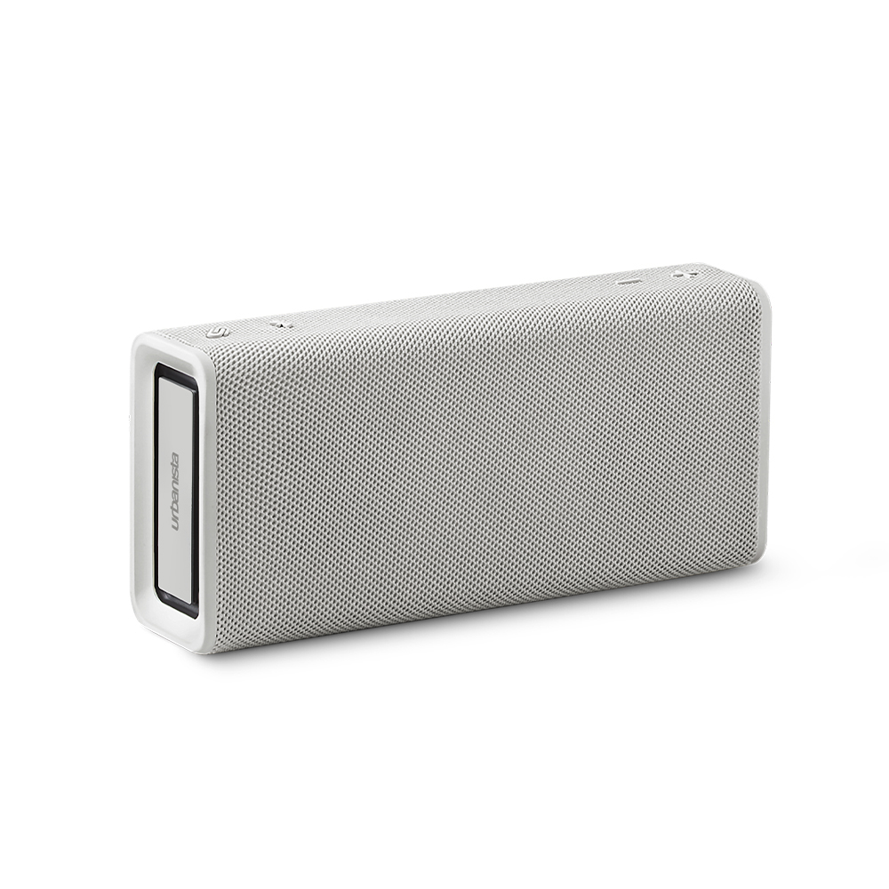 Un altoparlante rettangolare bianco con fronte in mesh e bordo bianco.