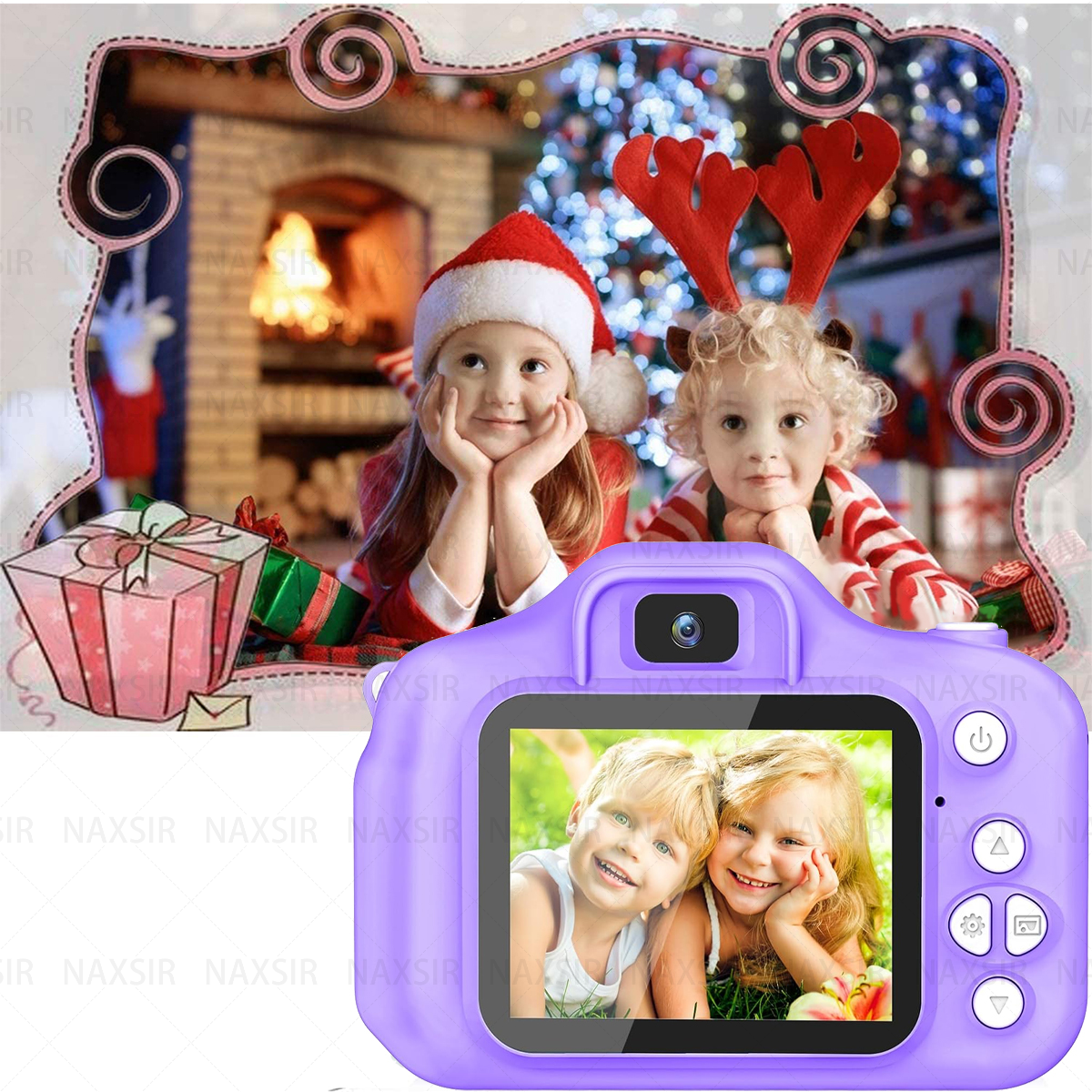Zwei Kinder posieren mit einer lila Kamera. Weihnachtsbaumdekoration und Geschenkboxen im Hintergrund.