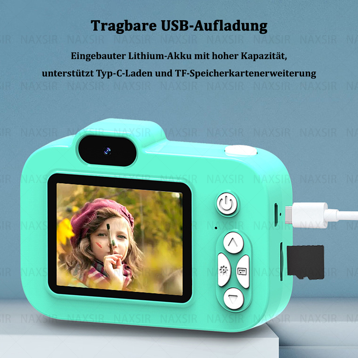 Una fotocamera turchese per bambini con la foto di una ragazza sullo schermo e una porta USB.