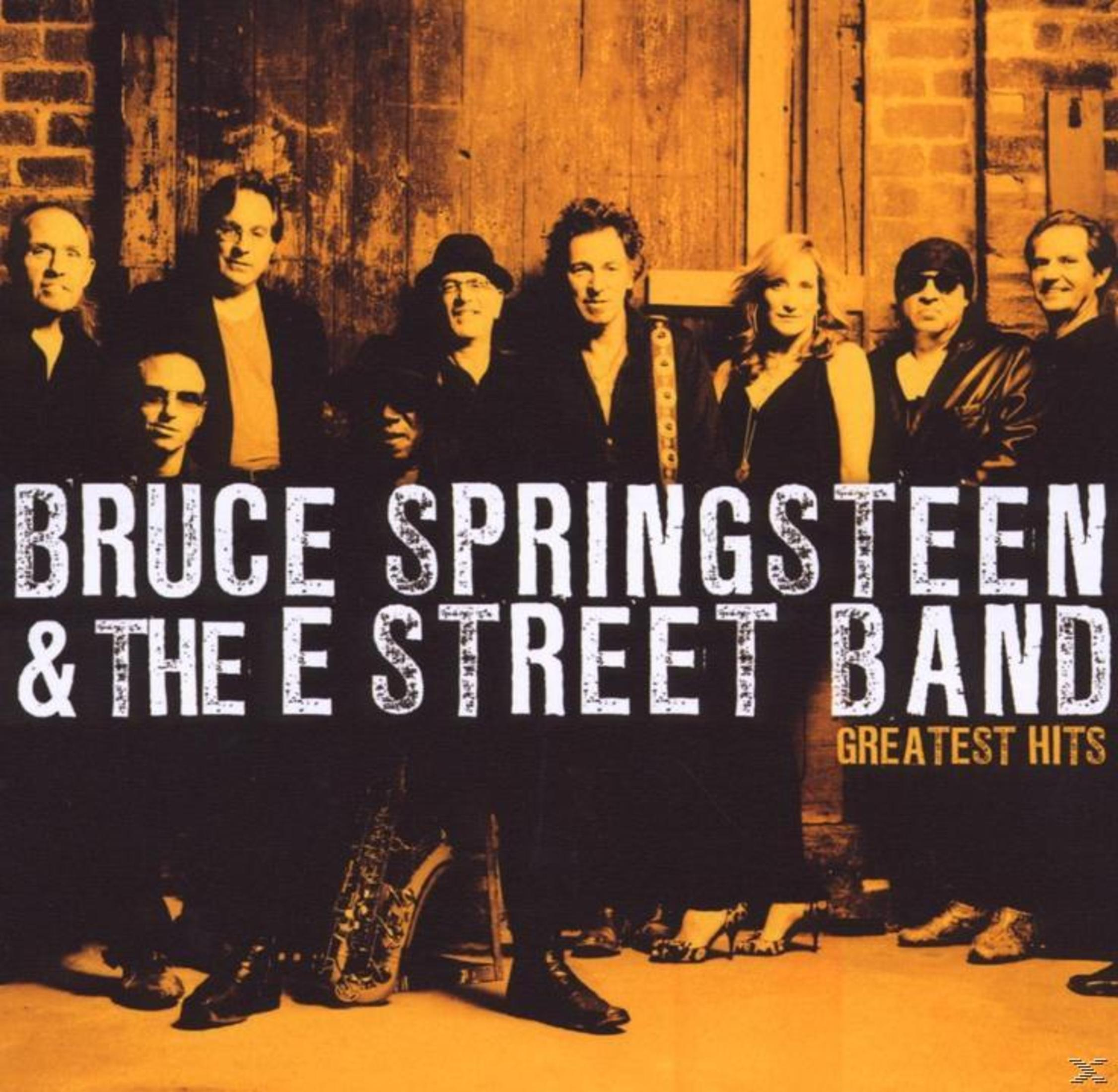 Bruce Springsteen & The E Street Band, okładka albumu. Kilka osób na zdjęciu grupowym. Tło z ceglanej ściany.