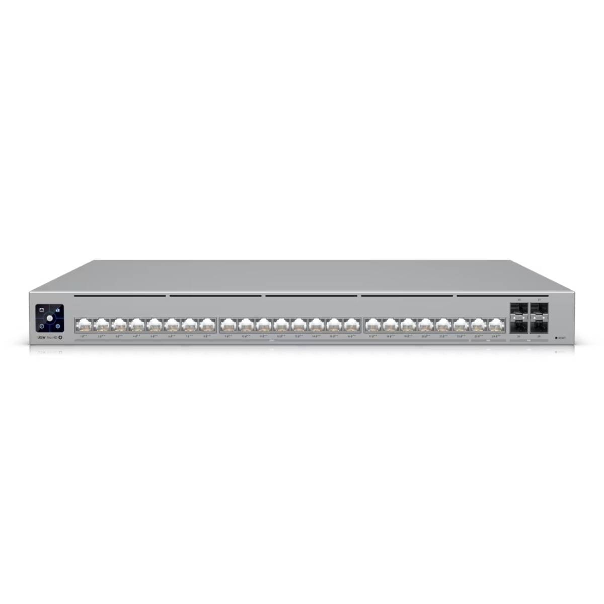 Ein silberner Netzwerk-Switch mit vielen Anschlüssen und einem Power-Button. Der Hintergrund ist weiß.