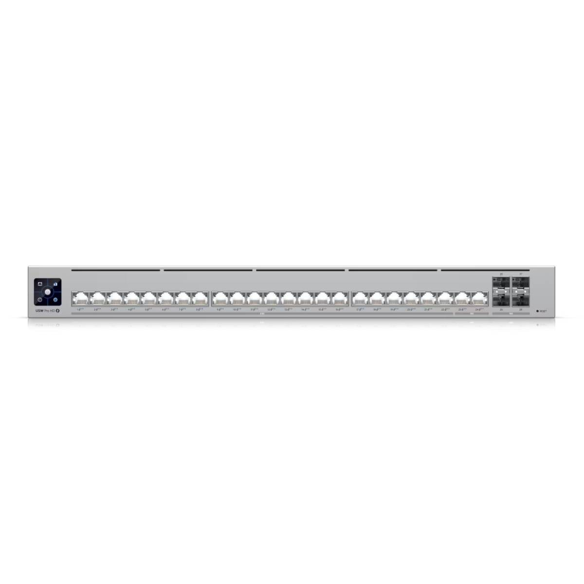 Ein silberner Netzwerk-Switch mit vielen Anschlüssen und einem Power-Button. Der Hintergrund ist weiß.