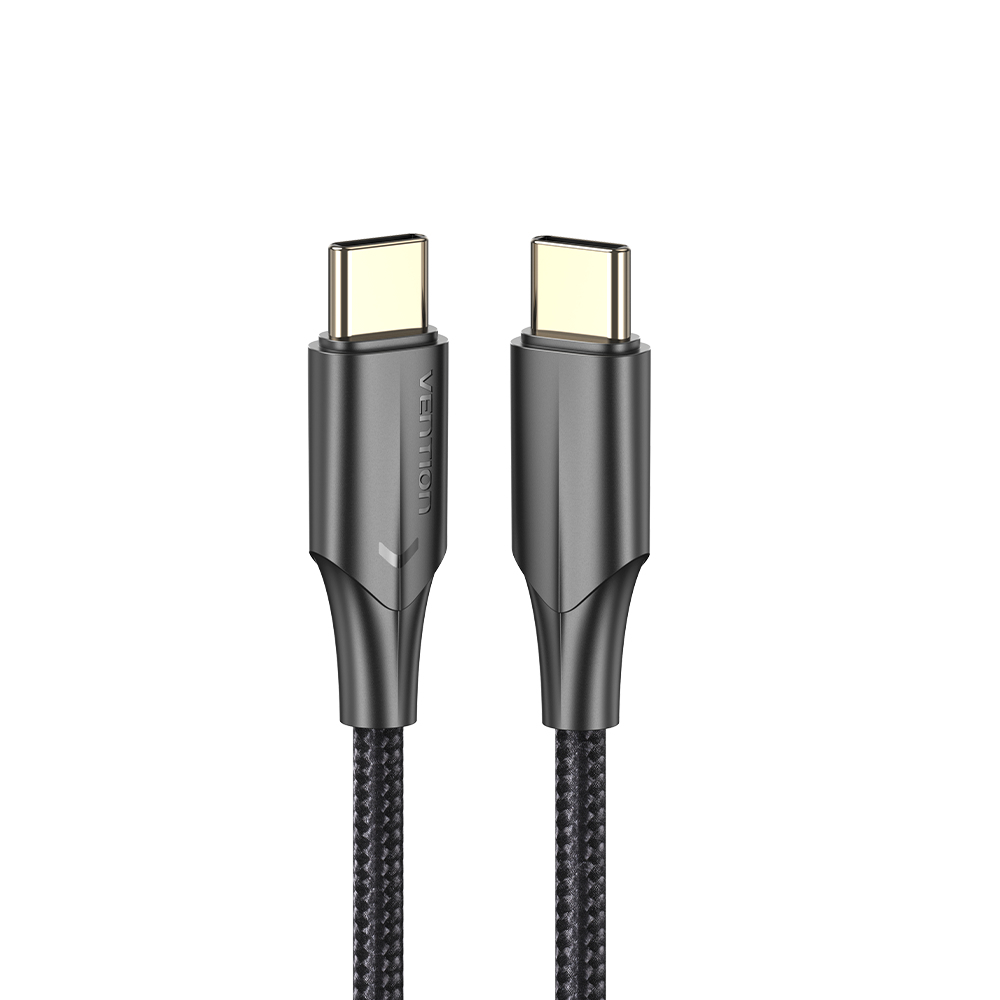 Due cavi USB-C con cavi intrecciati grigio scuro e connettori color oro su sfondo bianco.