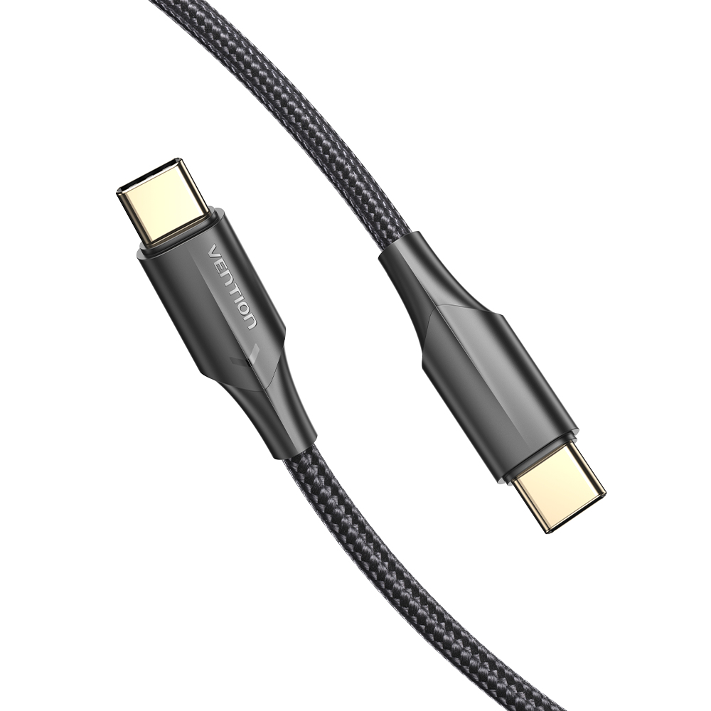 Due cavi USB-C con cavi intrecciati grigio scuro e connettori color oro su sfondo bianco.