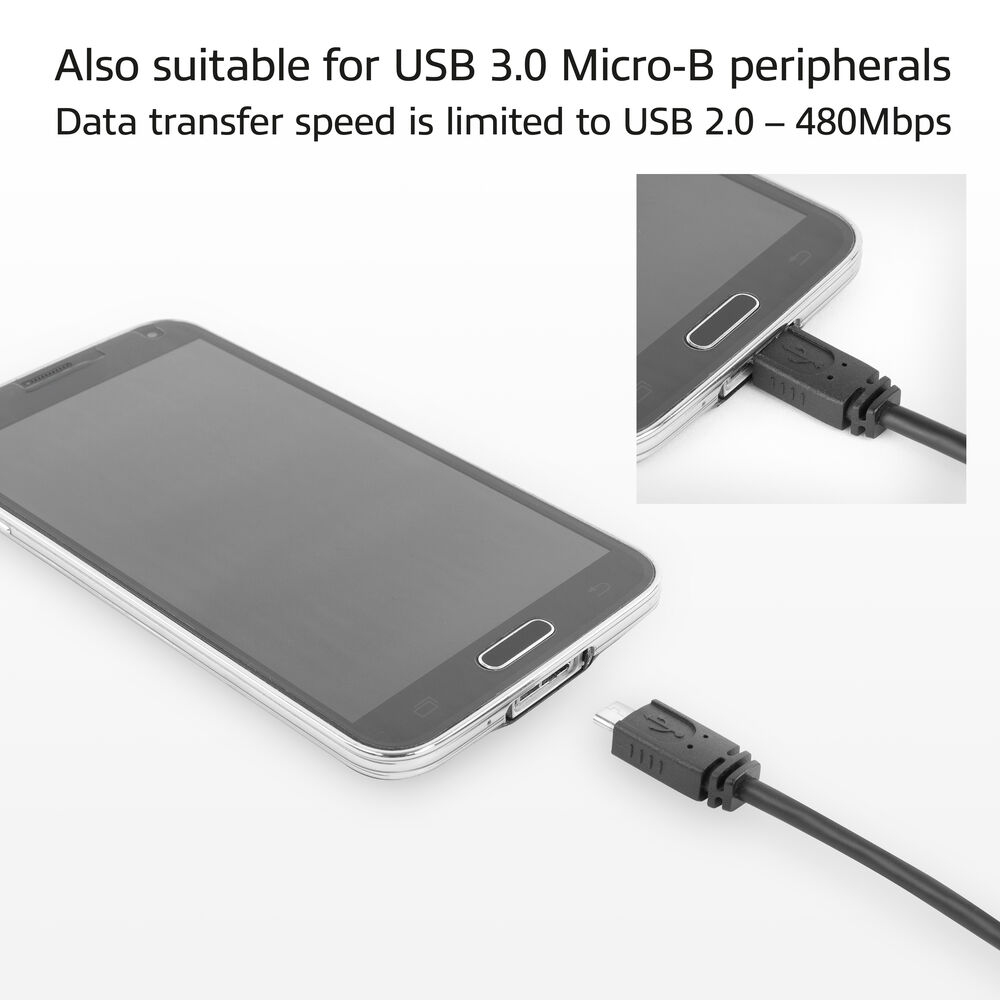 Smartphone mit angeschlossenem Kabel, Nahaufnahme. Graues Telefon mit schwarzem Kabel.