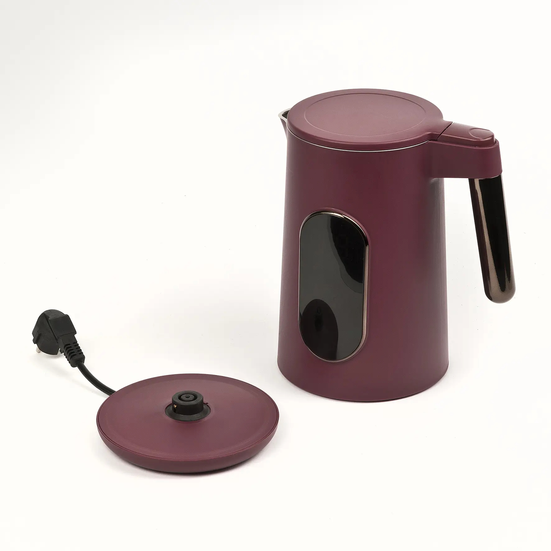 Bordowy czajnik z podstawą, przewodem zasilającym i pokrywą na białym tle.