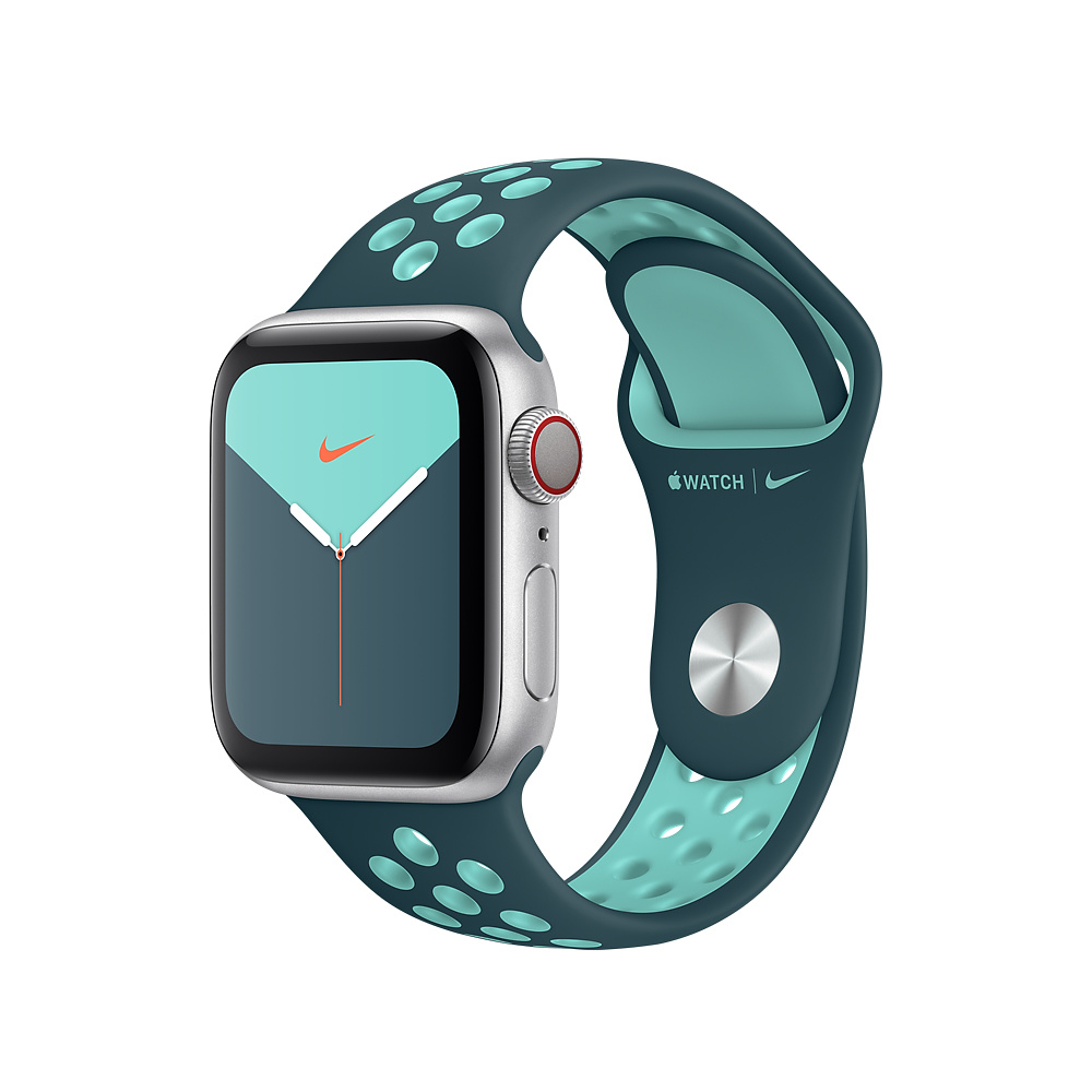 Smartwatch argento con cinturino blu e verde acqua. Logo Nike su display e cinturino. Sfondo bianco.