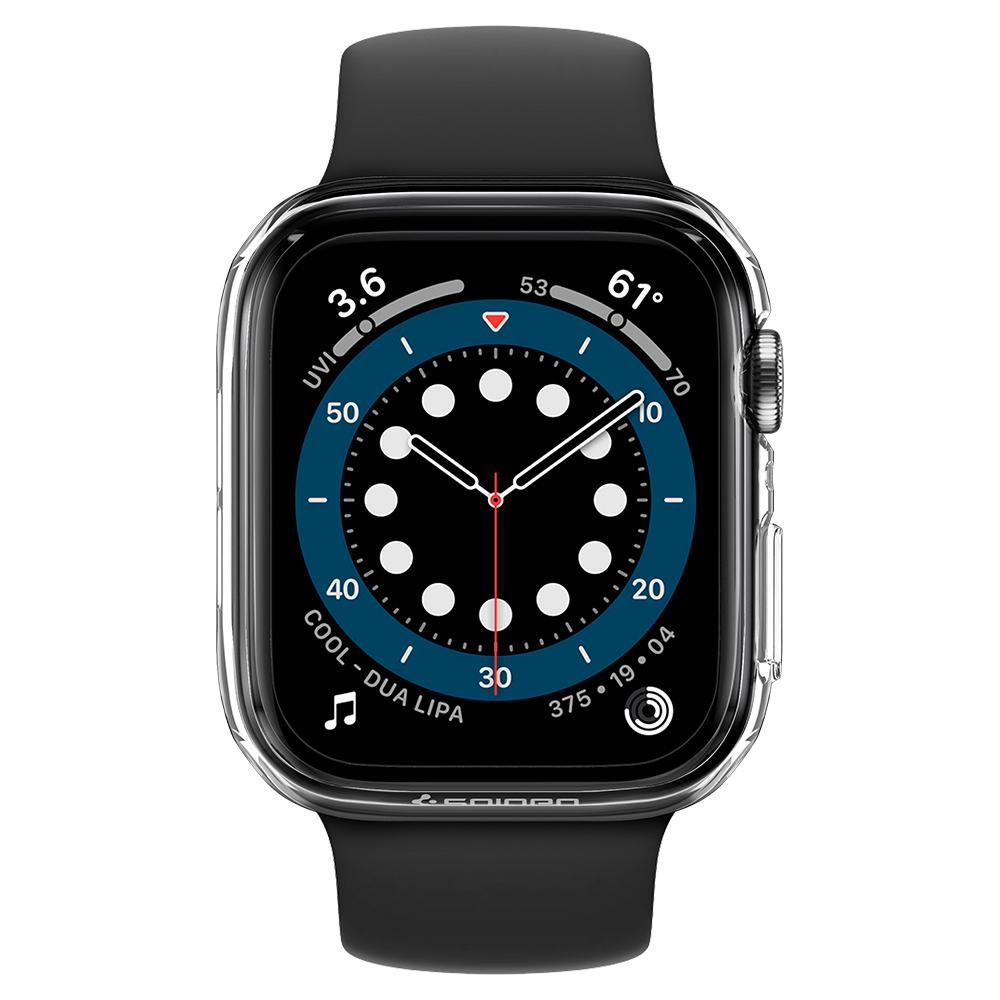 Apple Watch con cinturino nero, custodia trasparente. Lo schermo mostra l'ora e i dati, con icona musicale.