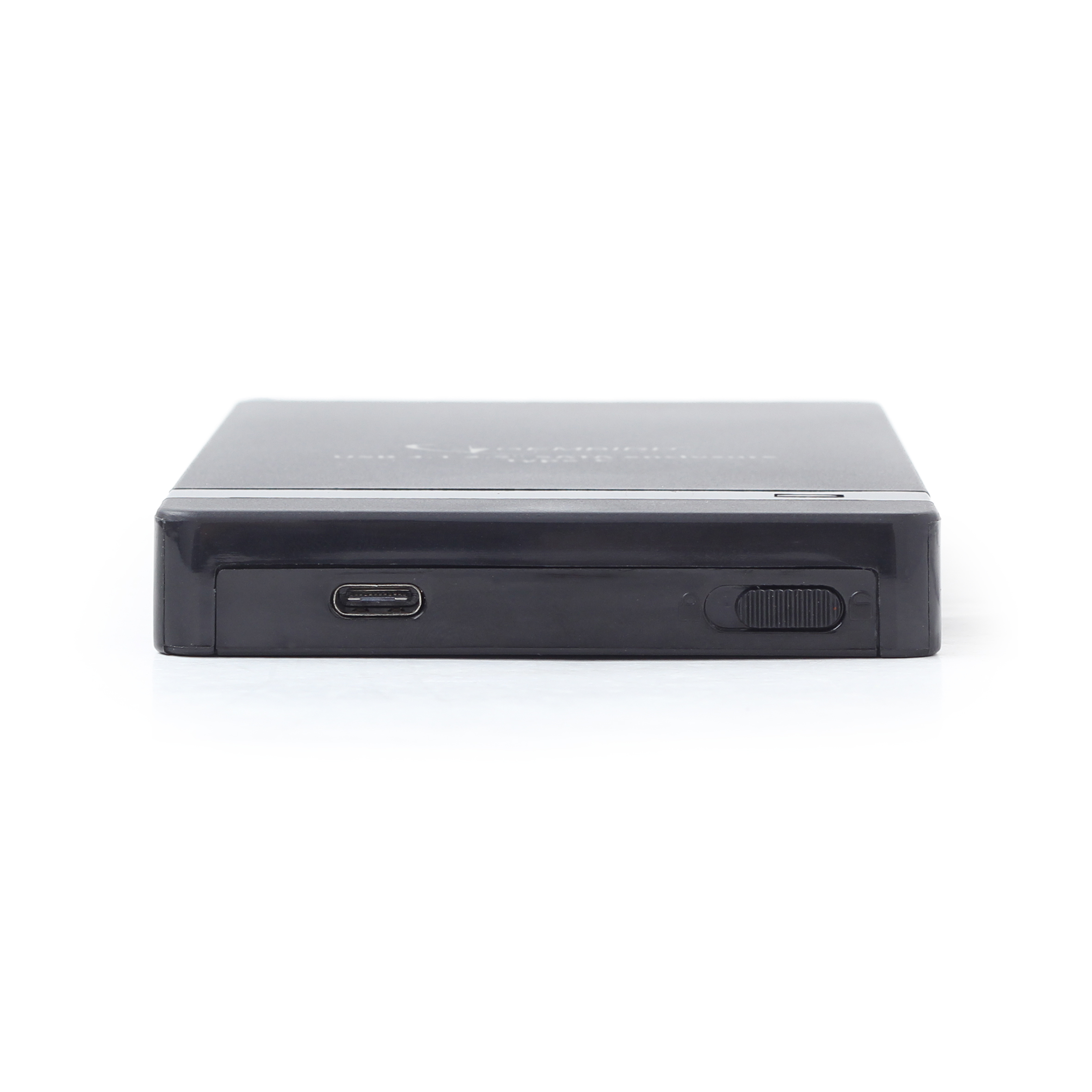 Zwart rechthoekig apparaat. USB-poort en knop. Geïsoleerd op witte achtergrond.