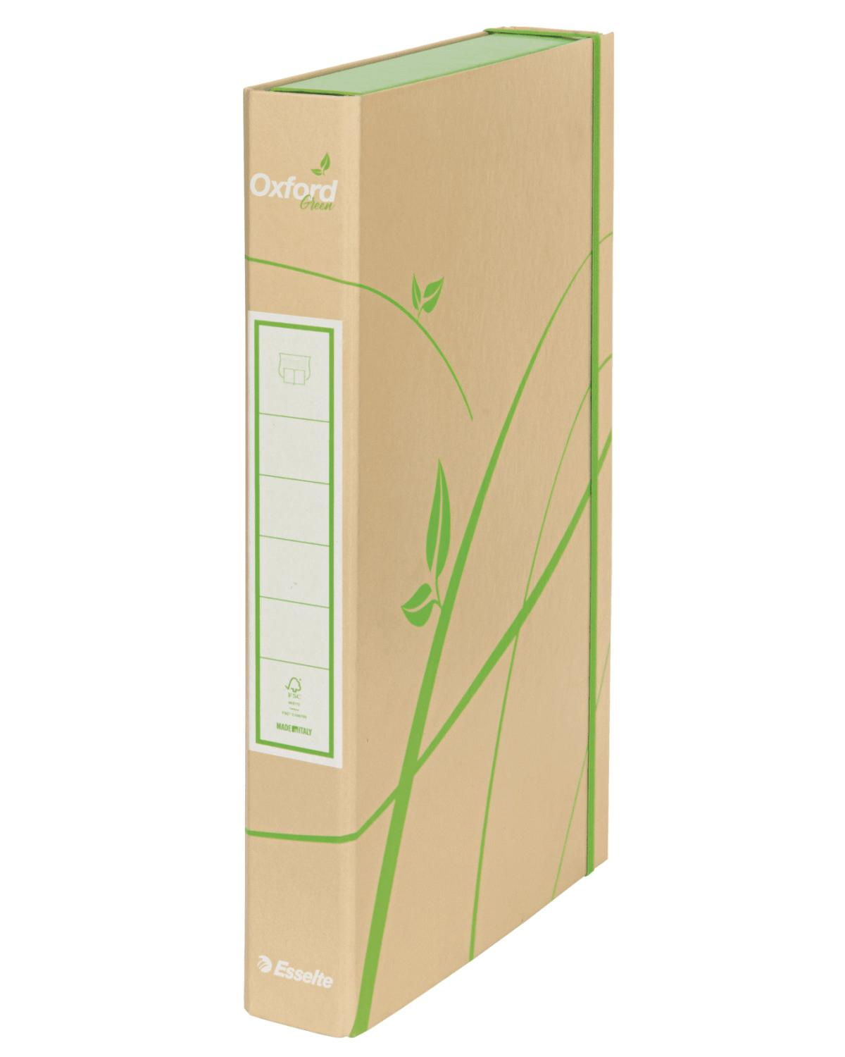 Brązowa teczka, etykieta 'Oxford Green', zielony wzór liści. Zielona gumka. Izolowana na białym tle.