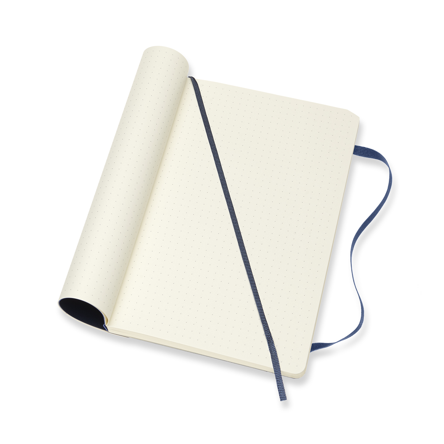 Otwarty notatnik Moleskine z kropkowanymi stronami, niebieską wstążką i białą powierzchnią.