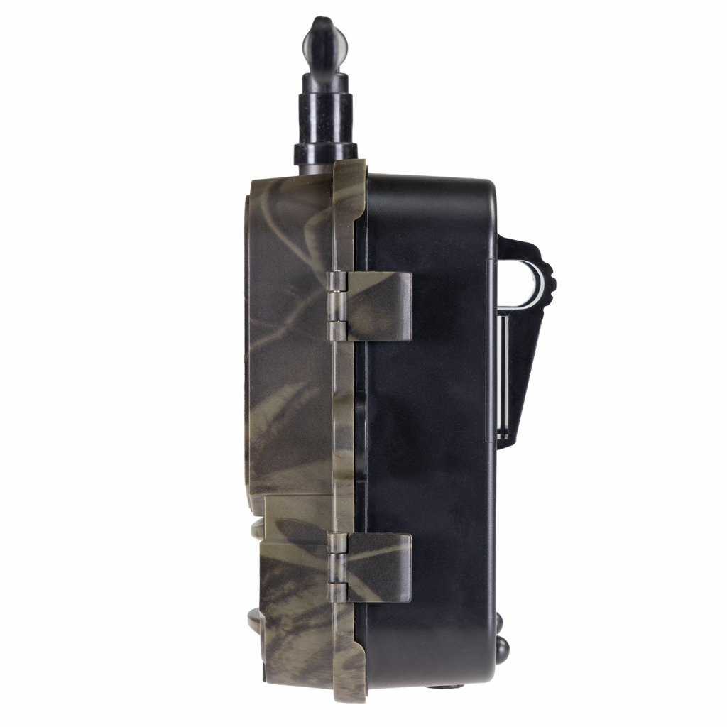 Seitenansicht eines Camouflage-Kamerageräts mit Antenne, isoliert auf Weiß.