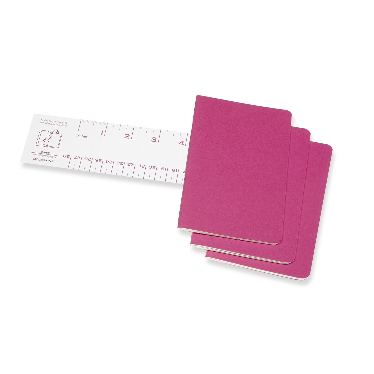 Drei pinkfarbene Moleskine-Notizbücher und ein Lineal. Das Lineal zeigt Zoll an.