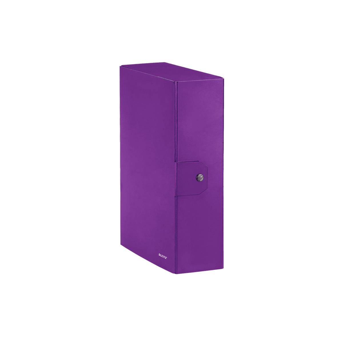 Wysokie, fioletowe pudełko z zapięciem. Tło jest białe.