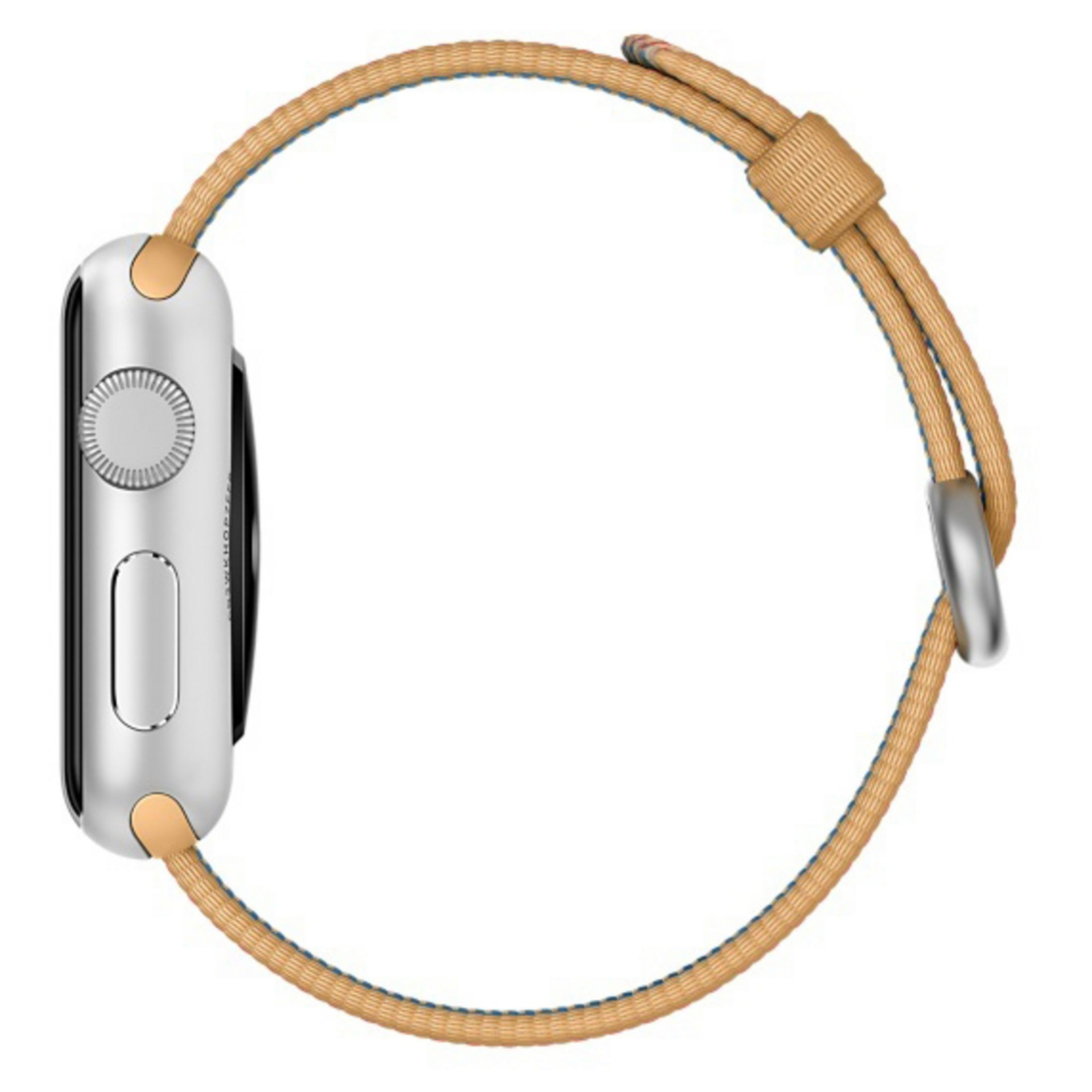 Srebrny Apple Watch z pomarańczowym paskiem. Białe tło.