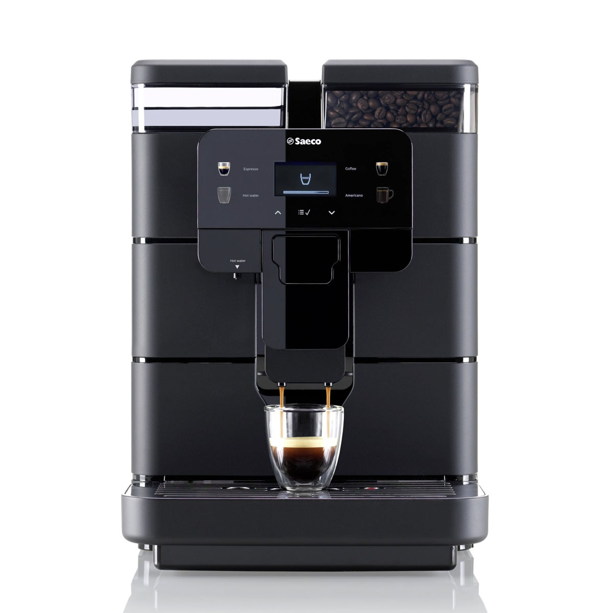 Schwarze Saeco Royal Kaffeemaschine, die Espresso zubereitet. Sie hat einen Bildschirm und ein Glas Kaffee.