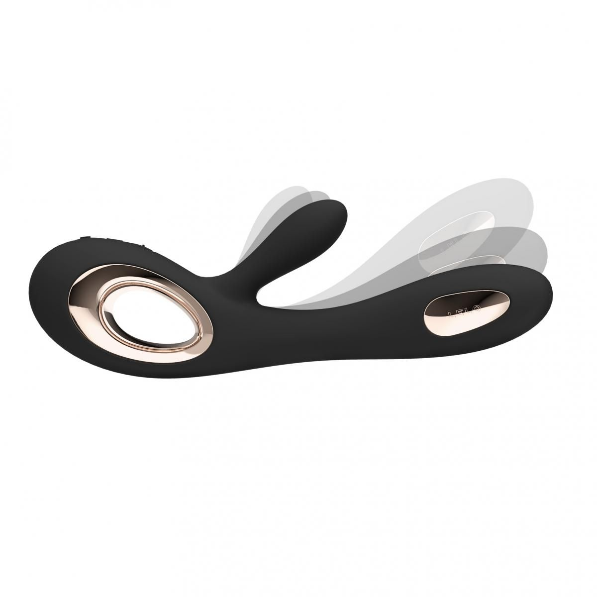 Un juguete sexual negro, con detalles dorados. Tiene forma curva y está sobre un fondo blanco.