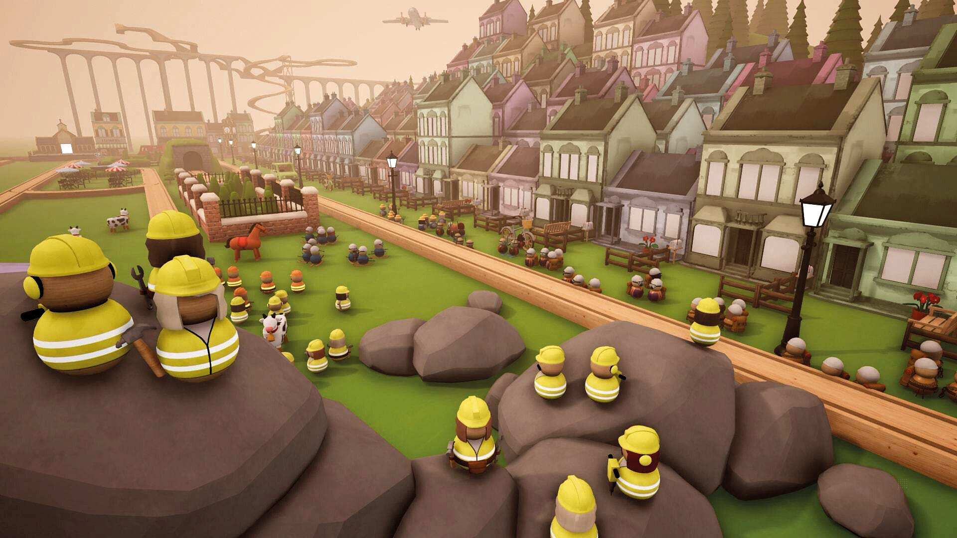 Scena miasta low-poly z postaciami w żółtych kamizelkach, domami i kolejką górską w tle.