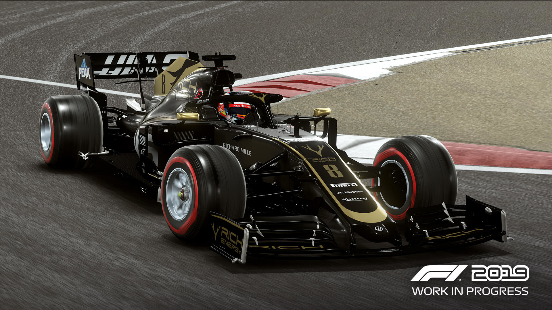Copertina del gioco F1 2019. Un'auto da corsa nera e oro su una pista. Il titolo del gioco è visibile.