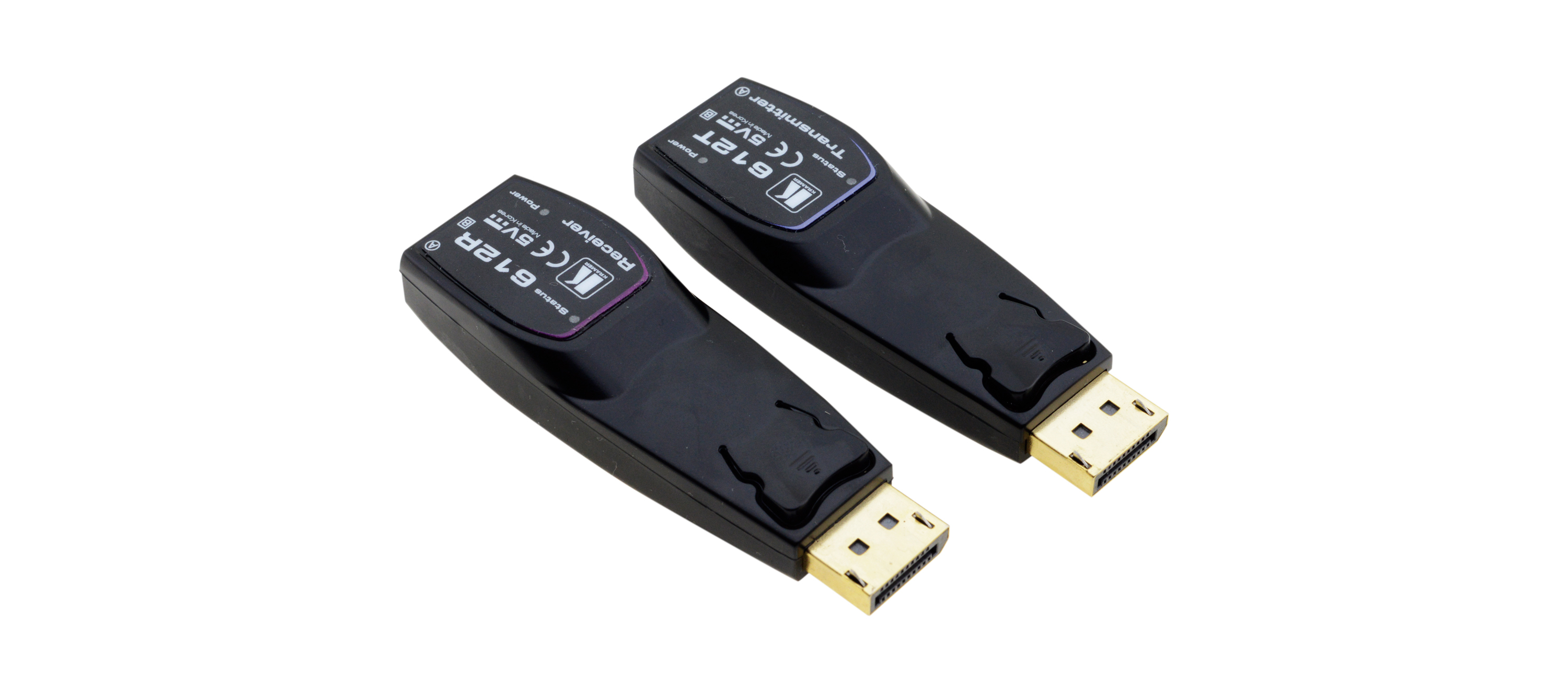 Due dongle HDMI neri con connettori dorati ed etichette con testo bianco.