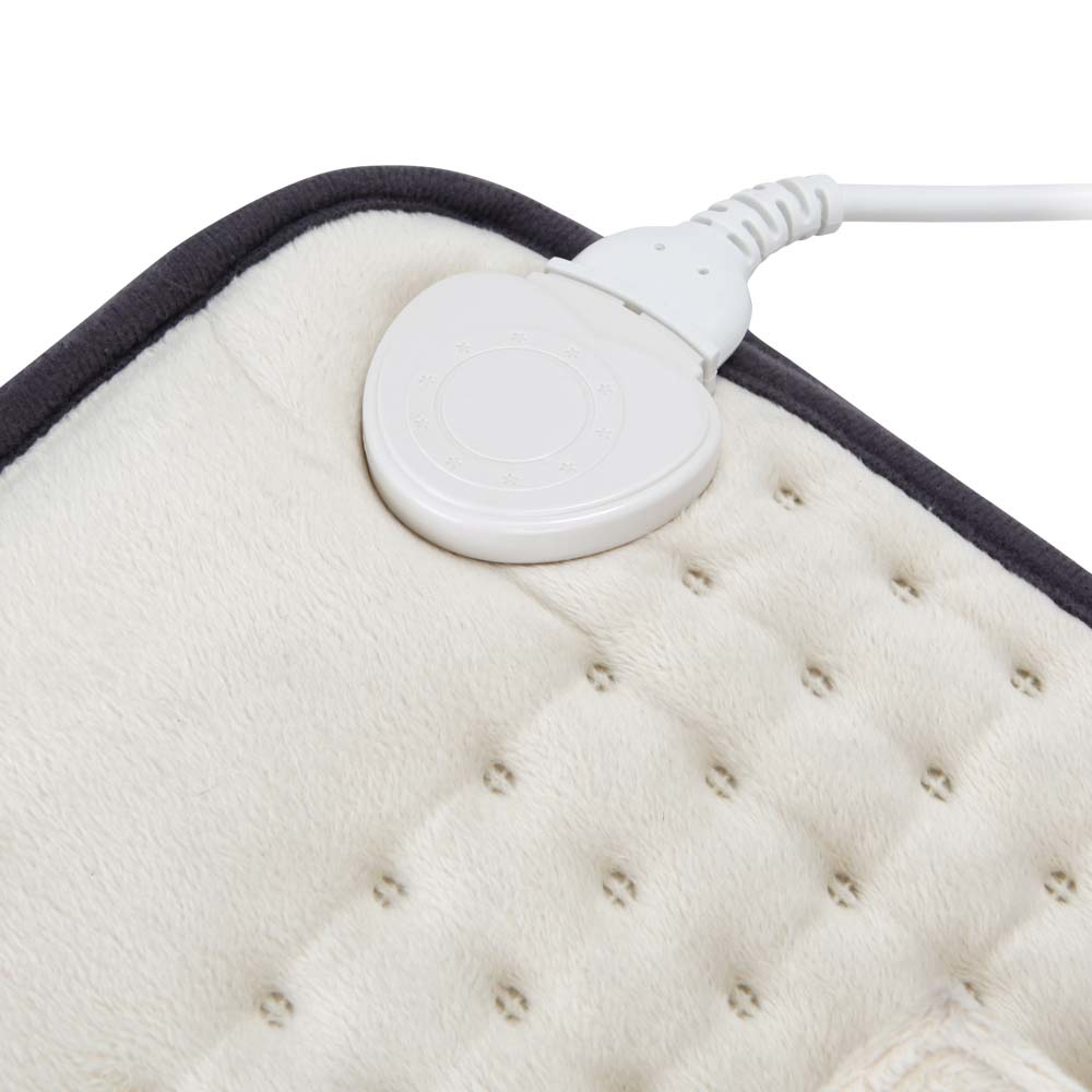 Biały kontroler poduszki grzewczej z wyświetlaczem cyfrowym i kremową poduszką.