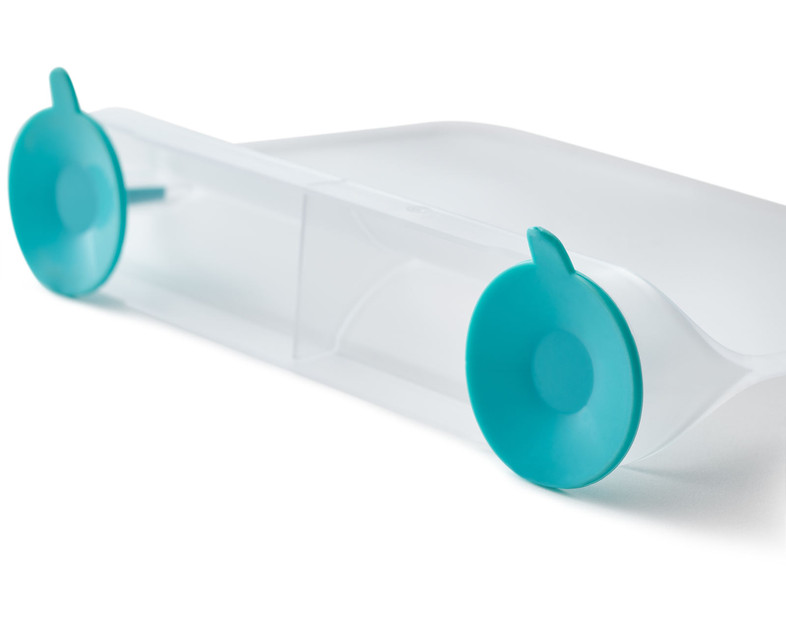 Przezroczysty plastikowy przegroda półki z dwiema turkusowymi przyssawkami na białym tle.