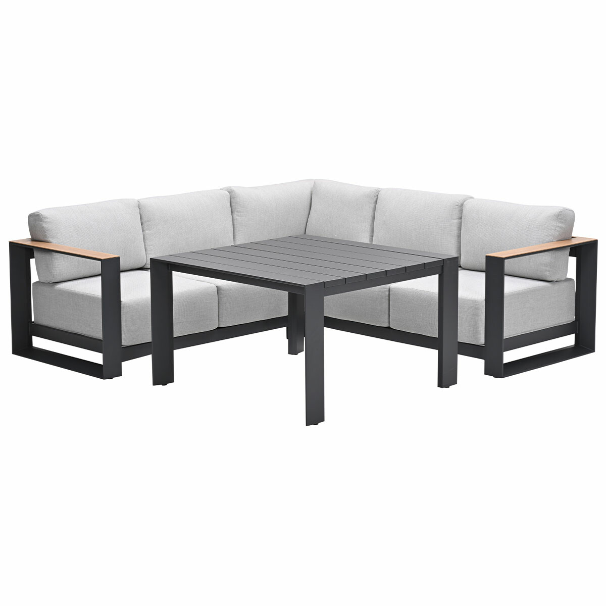 Buitenhoekbank en tafel. Lichtgrijze kussens, donkergrijze tafel, houten armleuningen.