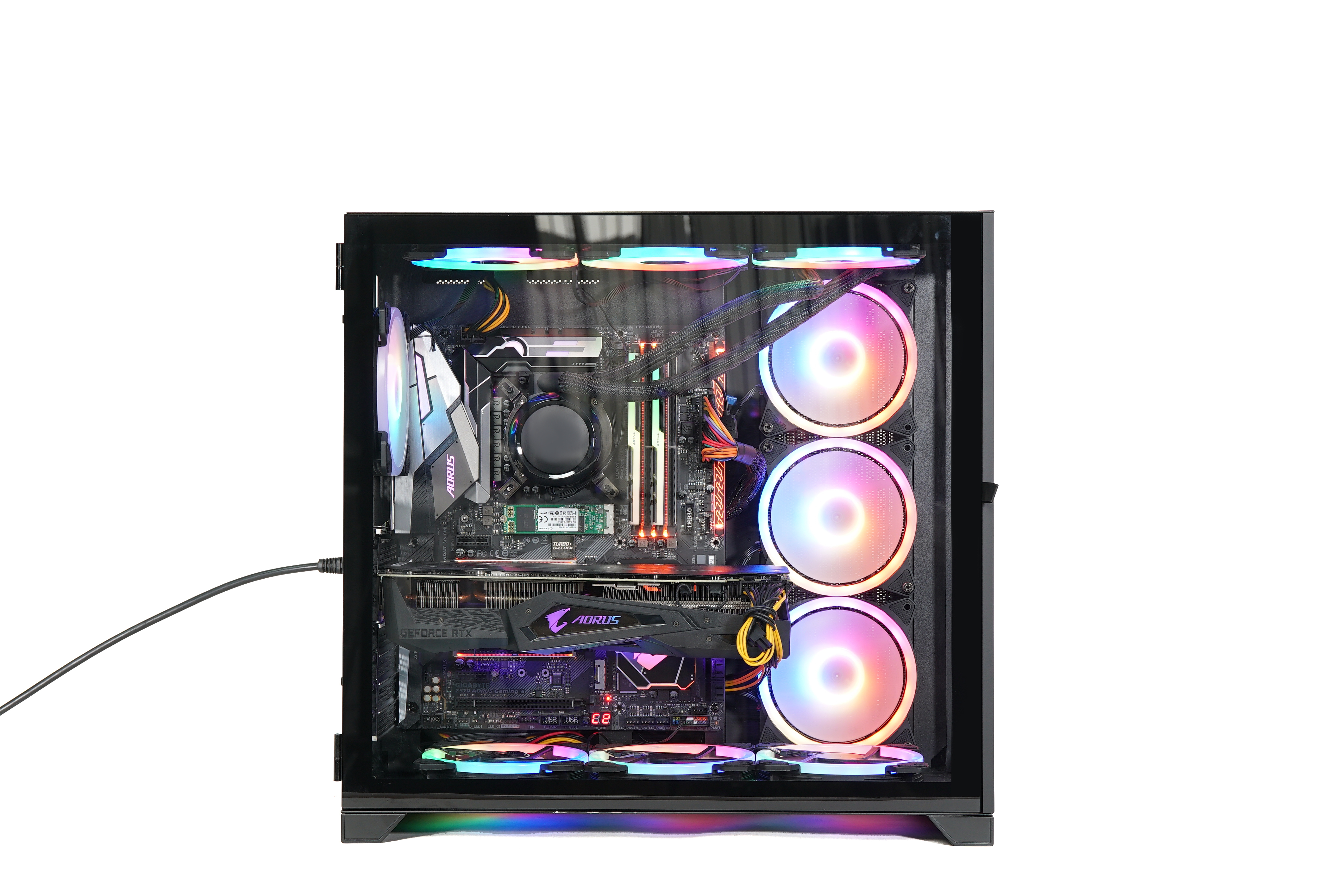 Una caja de computadora en blanco y negro con componentes visibles en su interior.