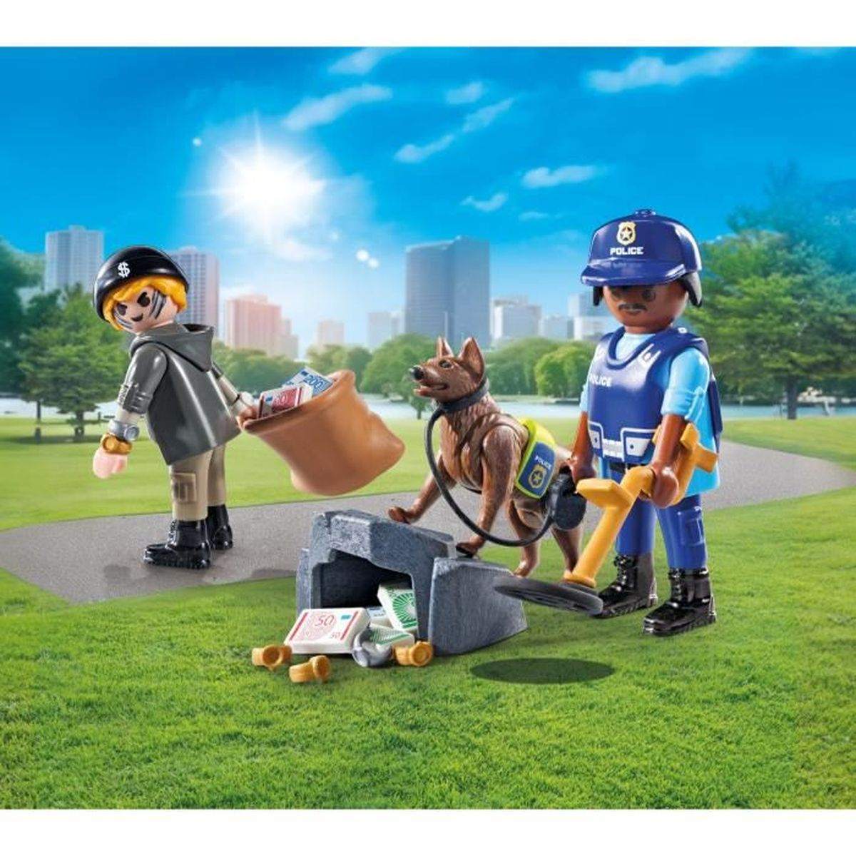 Playmobil-scène met een dief, een politieagent met een hond, verspreid geld en een stad op de achtergrond.