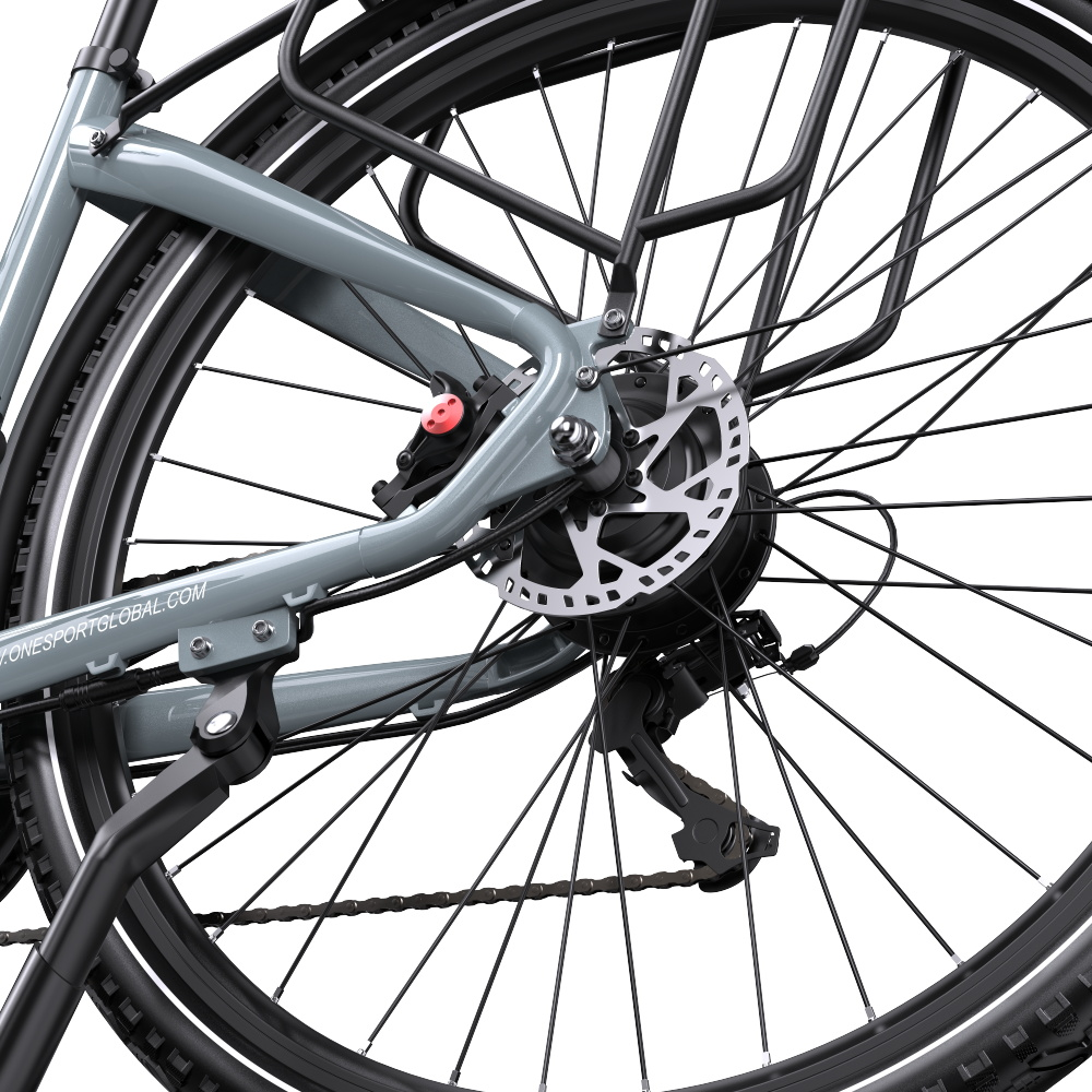 Zbliżenie tylnego koła szarego roweru elektrycznego. Pokazuje hamulce tarczowe i detale.