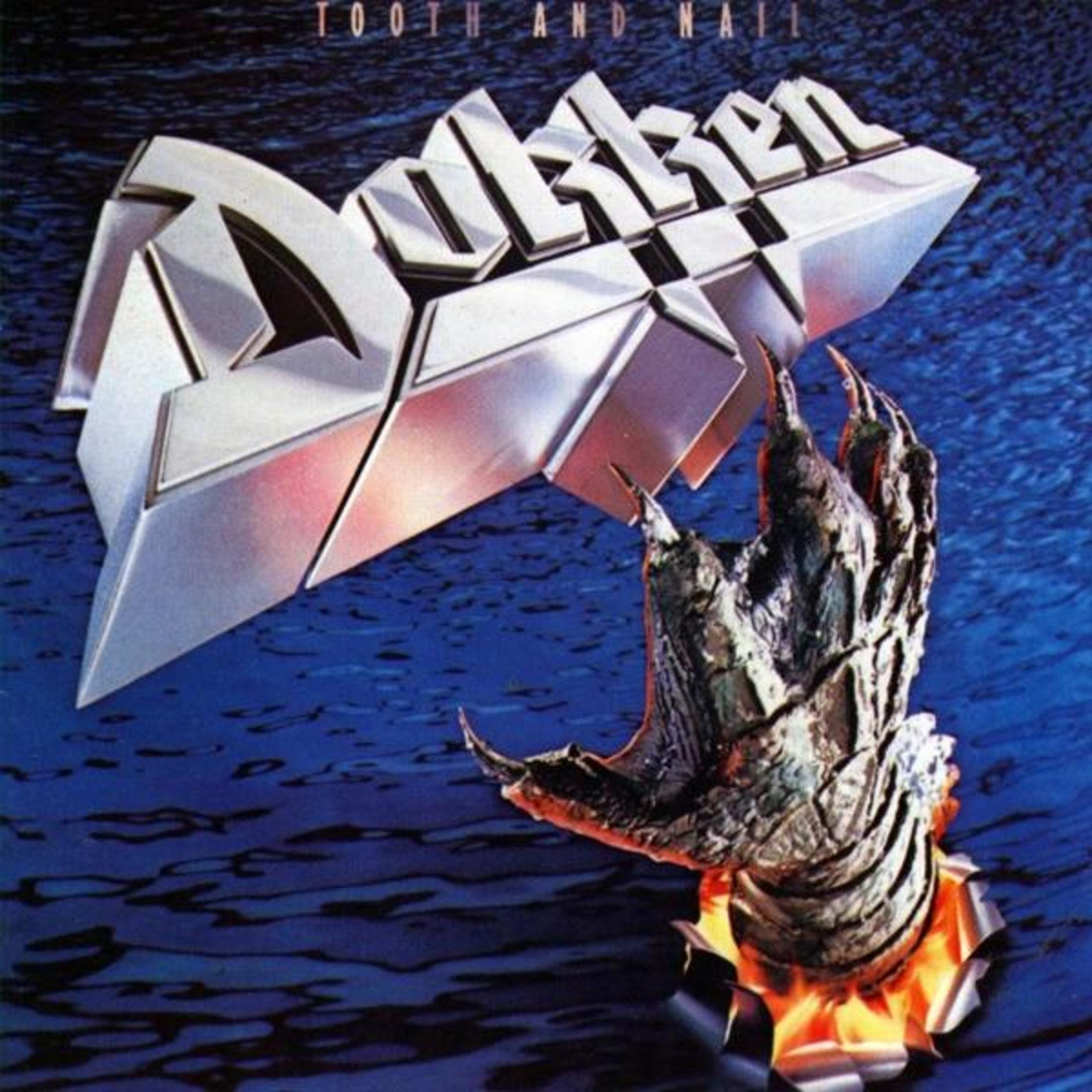 Okładka albumu: Dokken, 'Tooth and Nail'. Metalowe logo, pazur przebija wodę z ogniem.