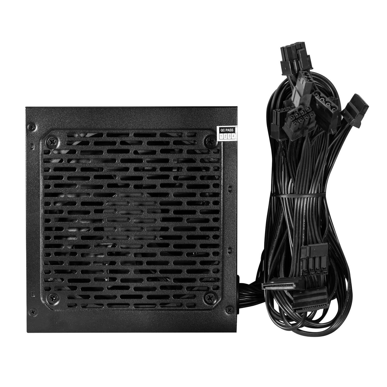 Czarny zasilacz z wentylatorem i czarnymi kablami. Widok z góry.