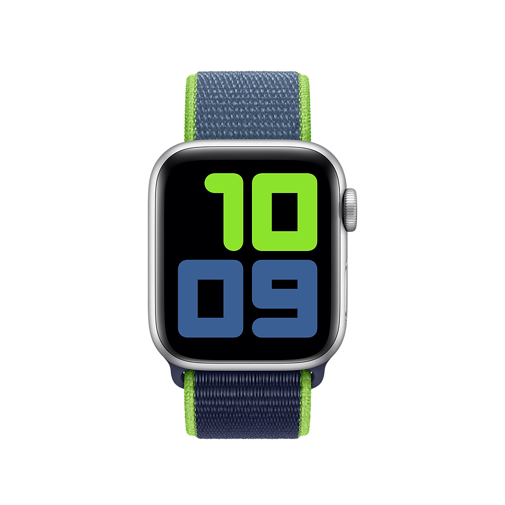 Apple Watch con cassa argentata, cinturino in tessuto blu e verde e ora 10:09 sullo schermo.